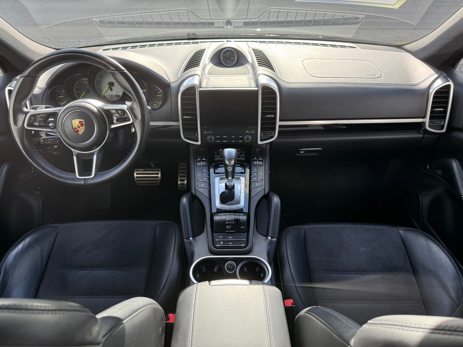 PORSCHE Cayenne S E-Hybrid Platinum Edition-image-10