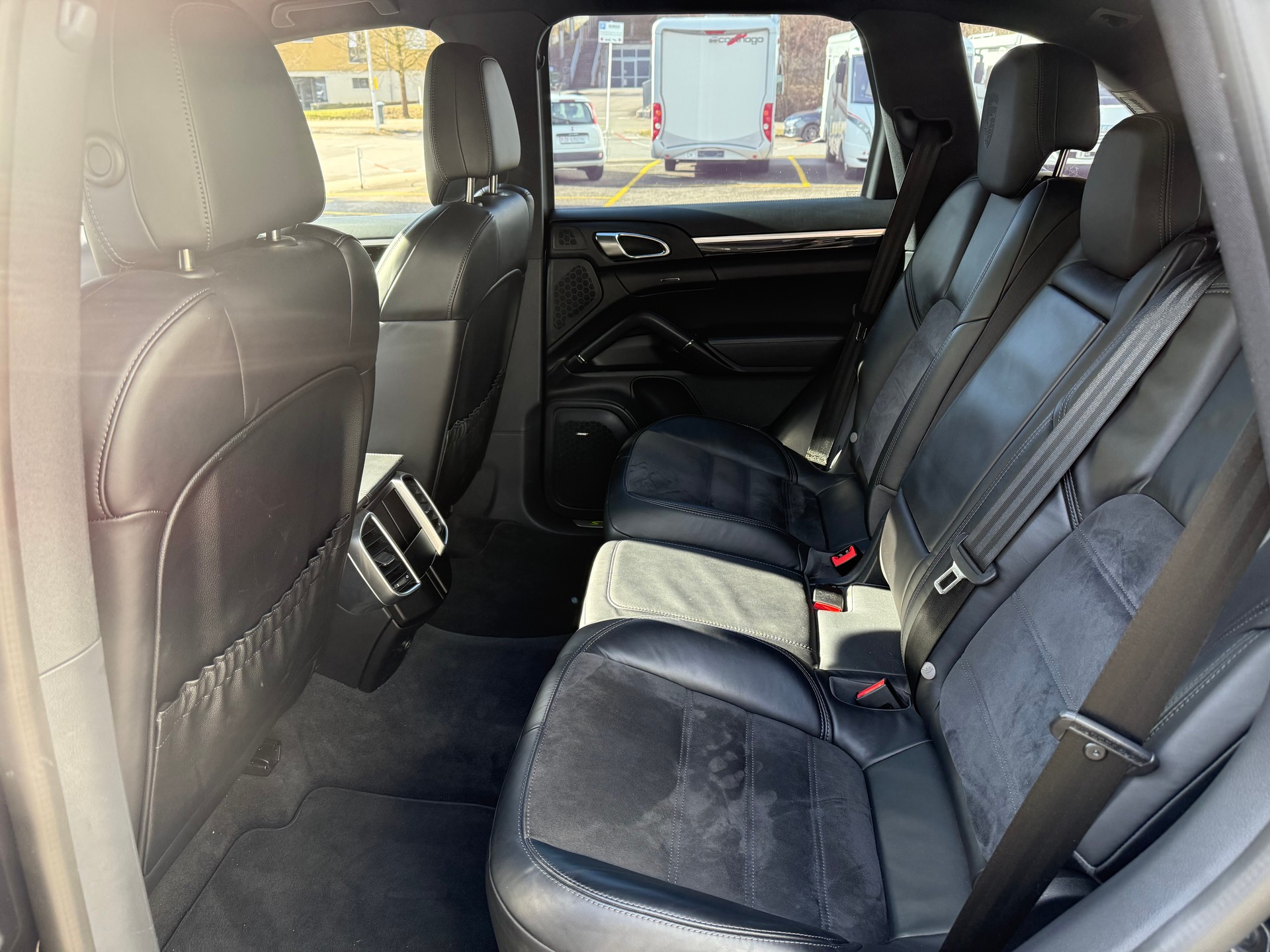 PORSCHE Cayenne S E-Hybrid Platinum Edition-image-7