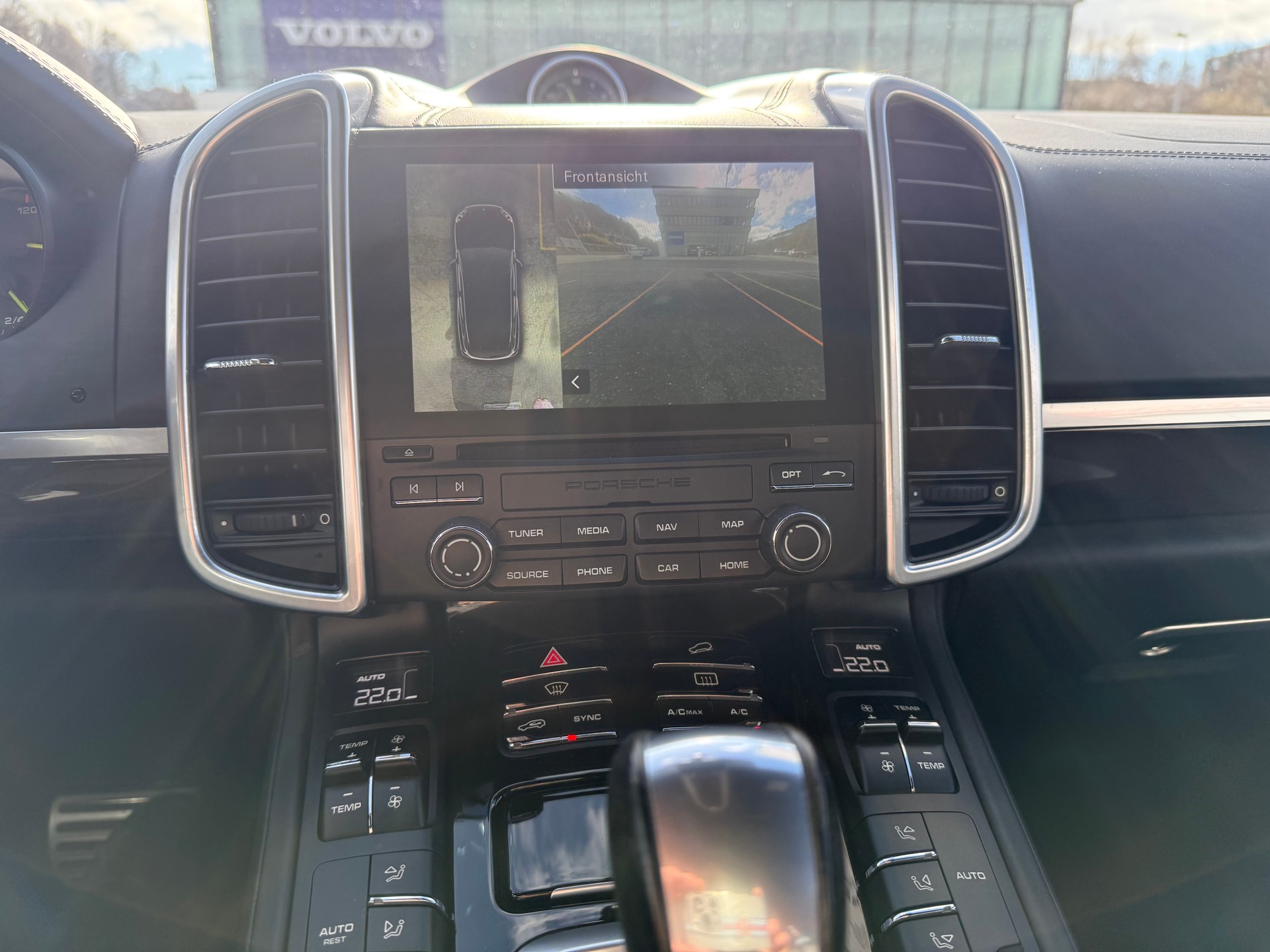 PORSCHE Cayenne S E-Hybrid Platinum Edition-image-14