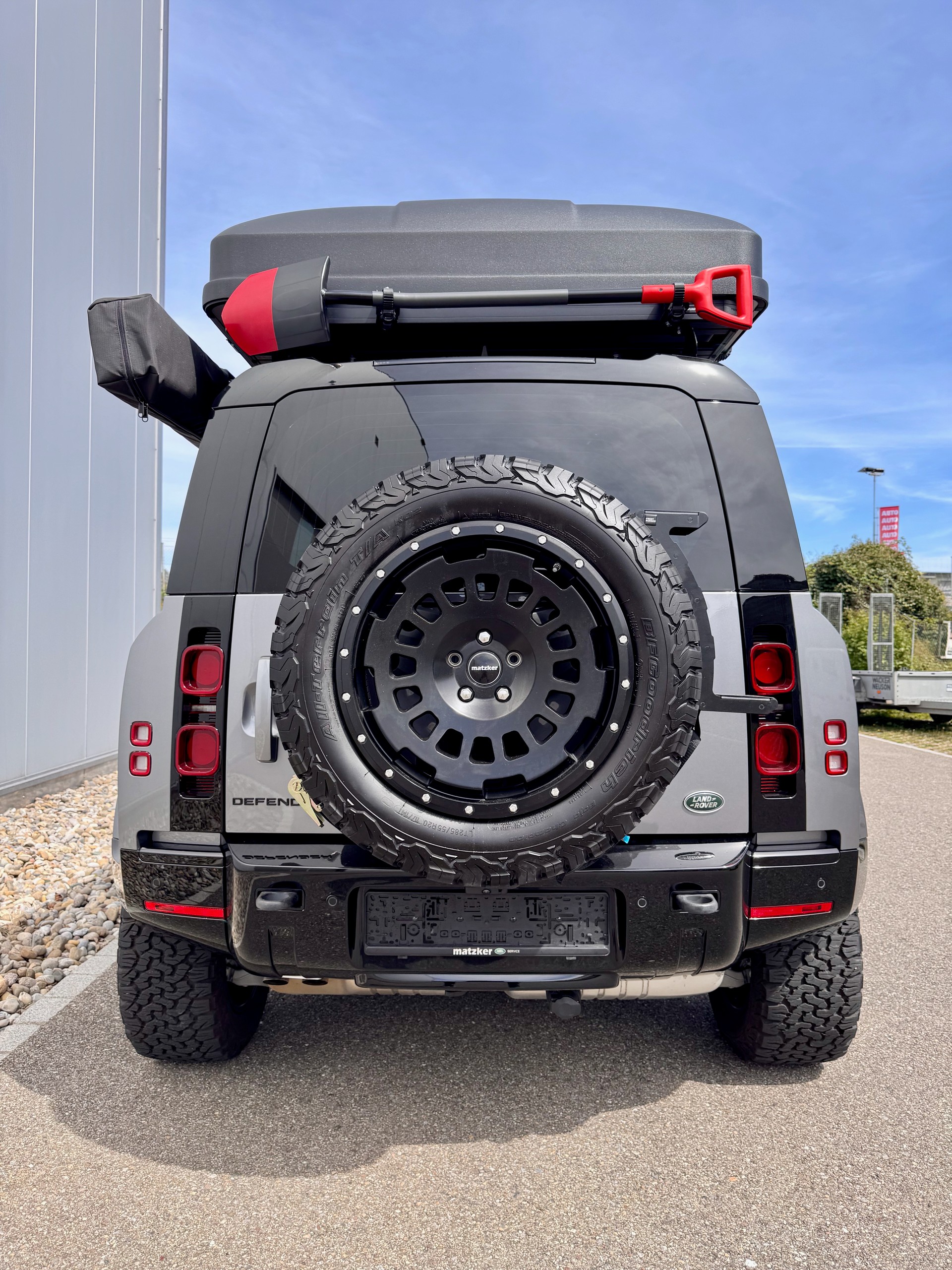 LAND ROVER DEFENDER-image-0