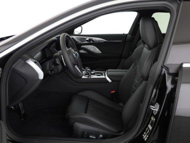 BMW M850i xDrive Coupé-image-16