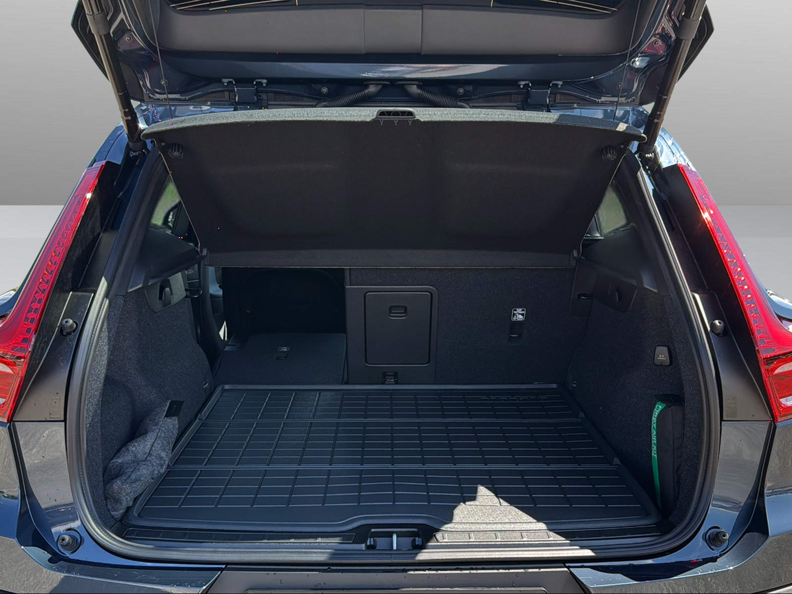 VOLVO XC40 2.0 B3 MH XCITE-image-15