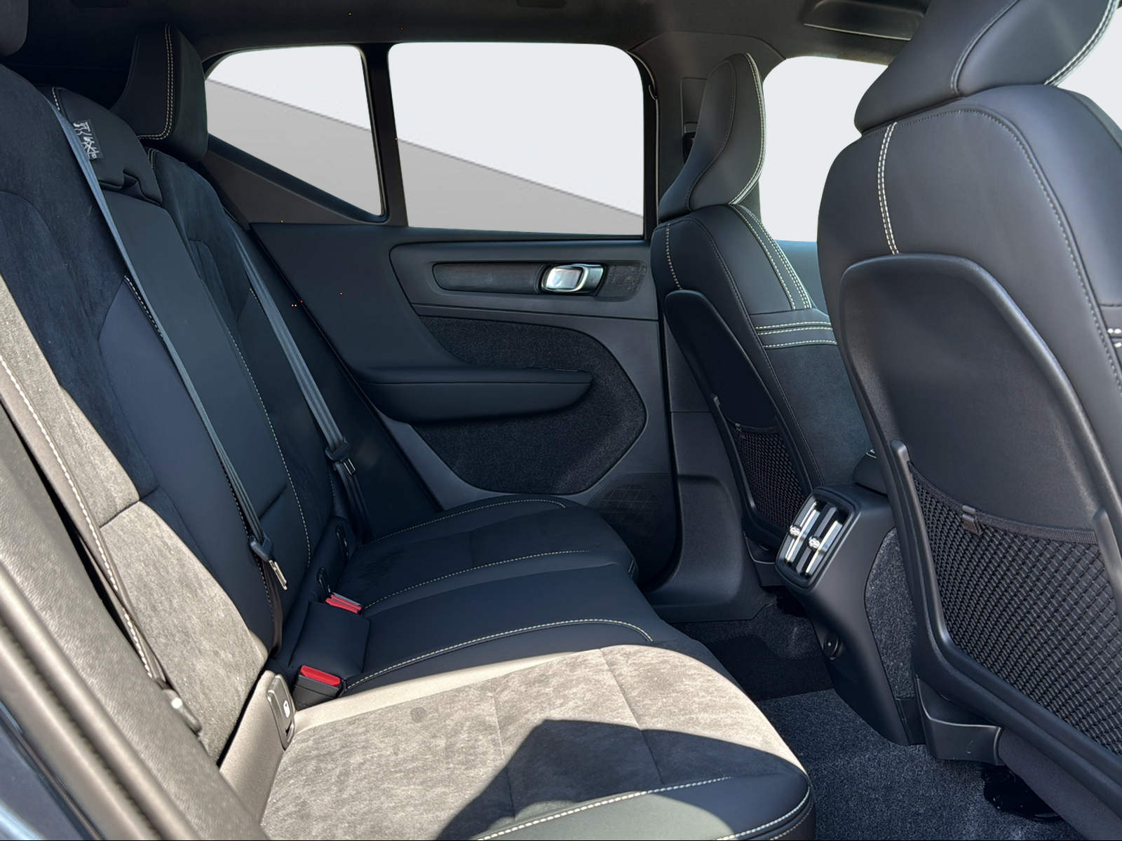 VOLVO XC40 2.0 B3 MH XCITE-image-10