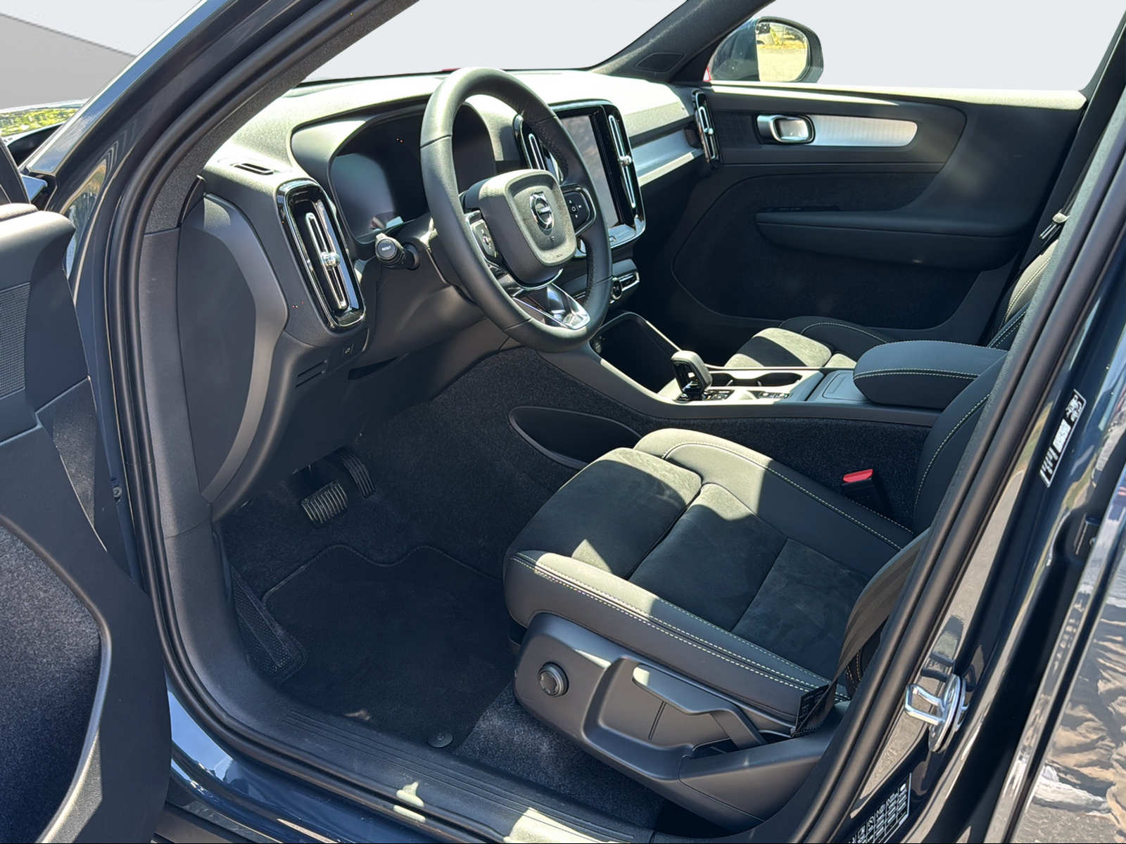 VOLVO XC40 2.0 B3 MH XCITE-image-9
