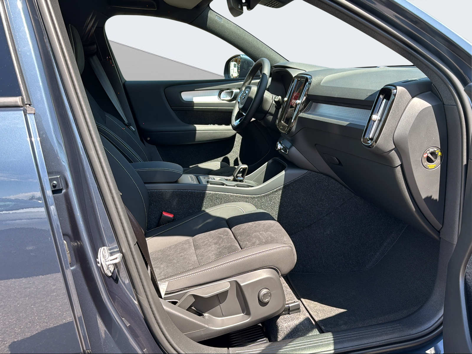 VOLVO XC40 2.0 B3 MH XCITE-image-14