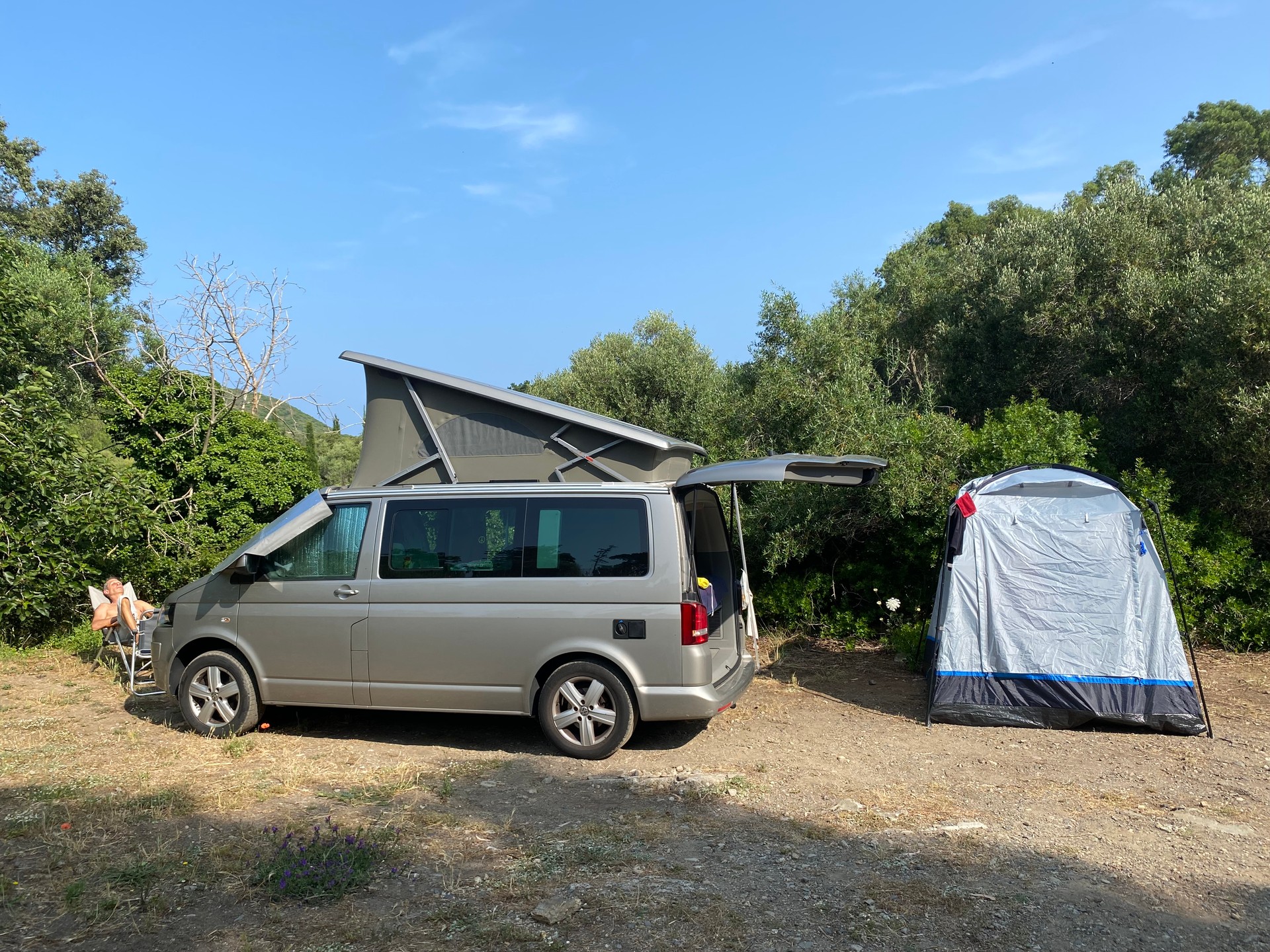 VW T5 California 2.0 TDI Comfortline 4Motion-image-3