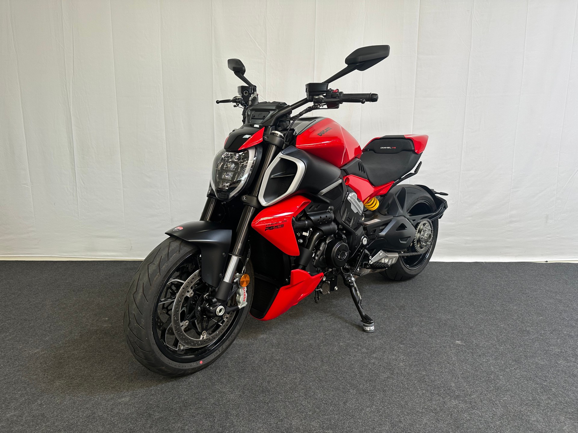 DUCATI Diavel V4-showroom-element-2