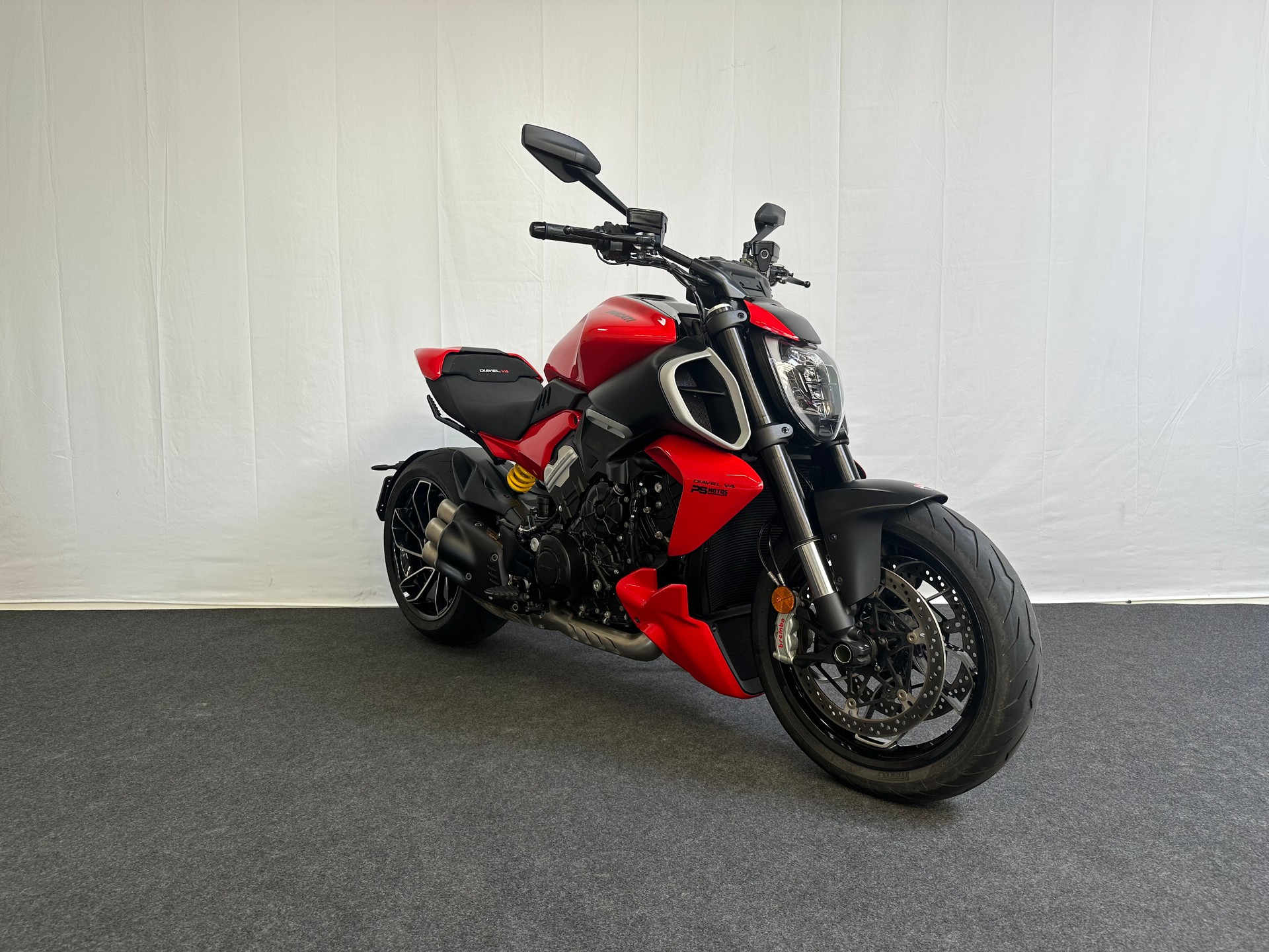 DUCATI Diavel V4-showroom-element-1