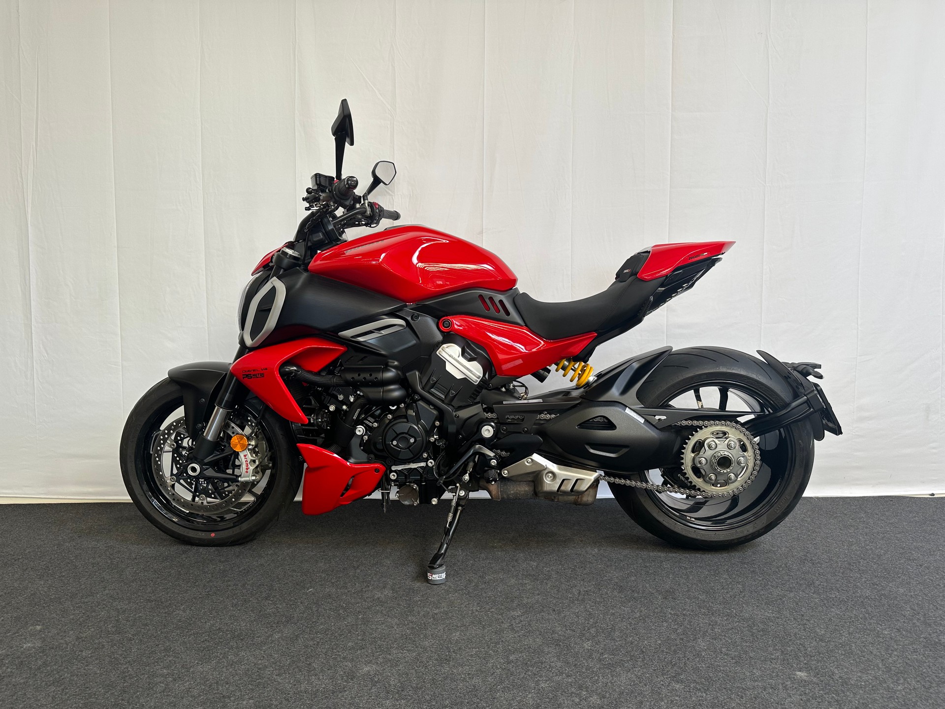 DUCATI Diavel V4-showroom-element-3