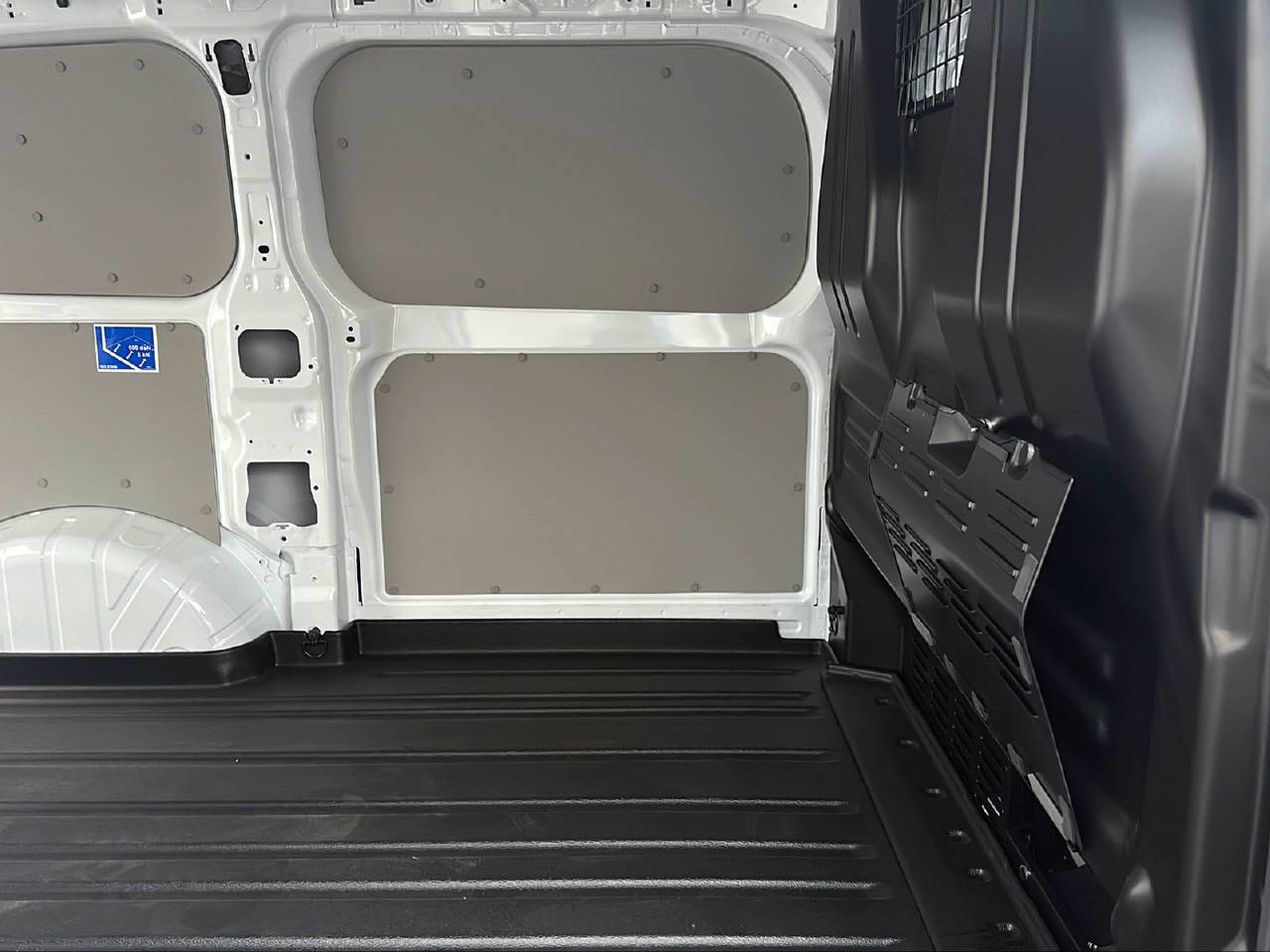 FORD E-Transit C Van 320 L1 Trend-image-14