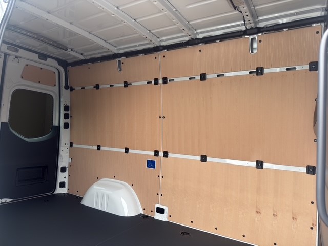 MERCEDES-BENZ eSprinter 320 81kWh Standard Hoch Pro-image-6