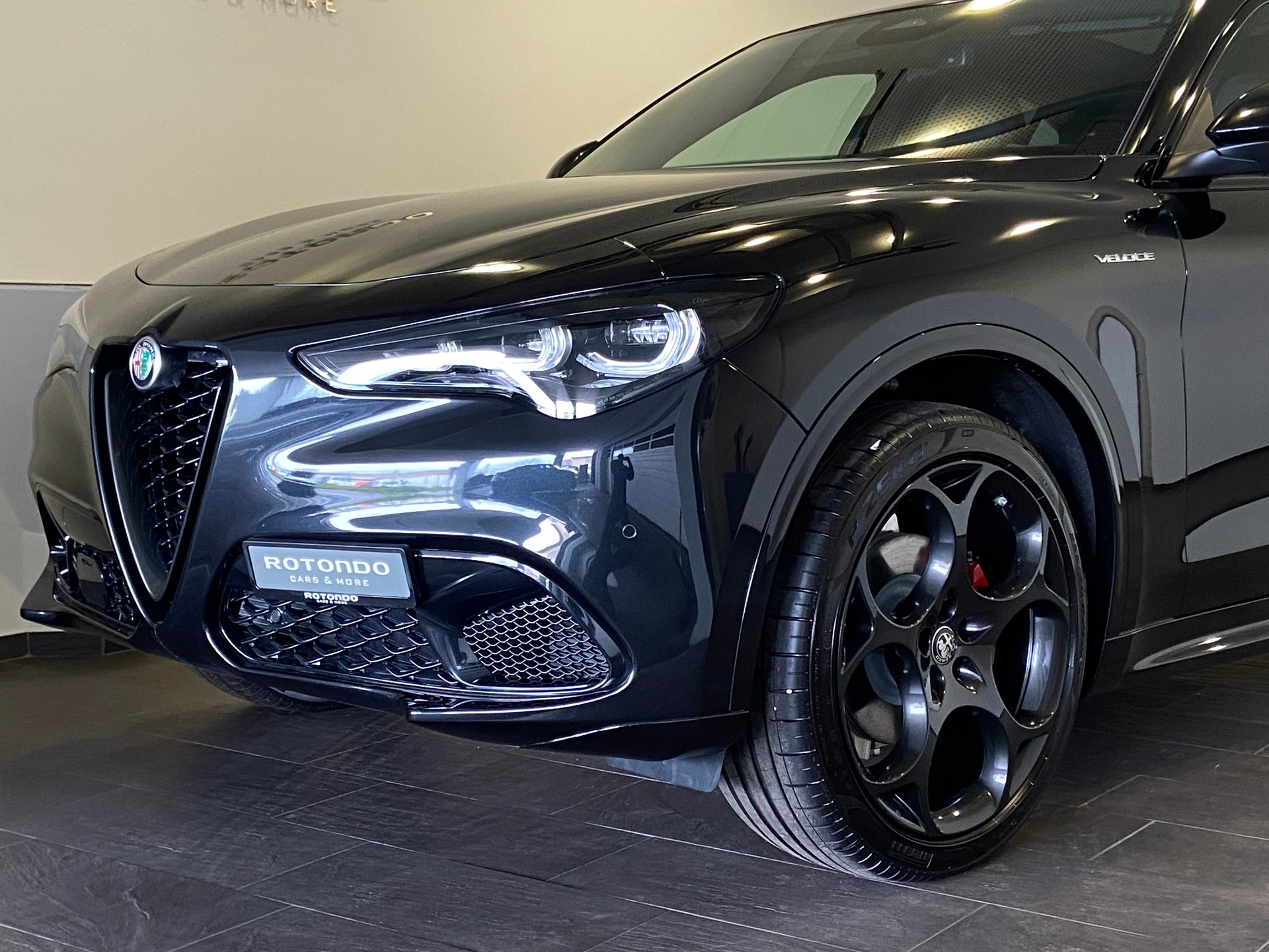 ALFA ROMEO Stelvio 2.0 Veloce Pack Premium Sky Q4 AT8-image-2
