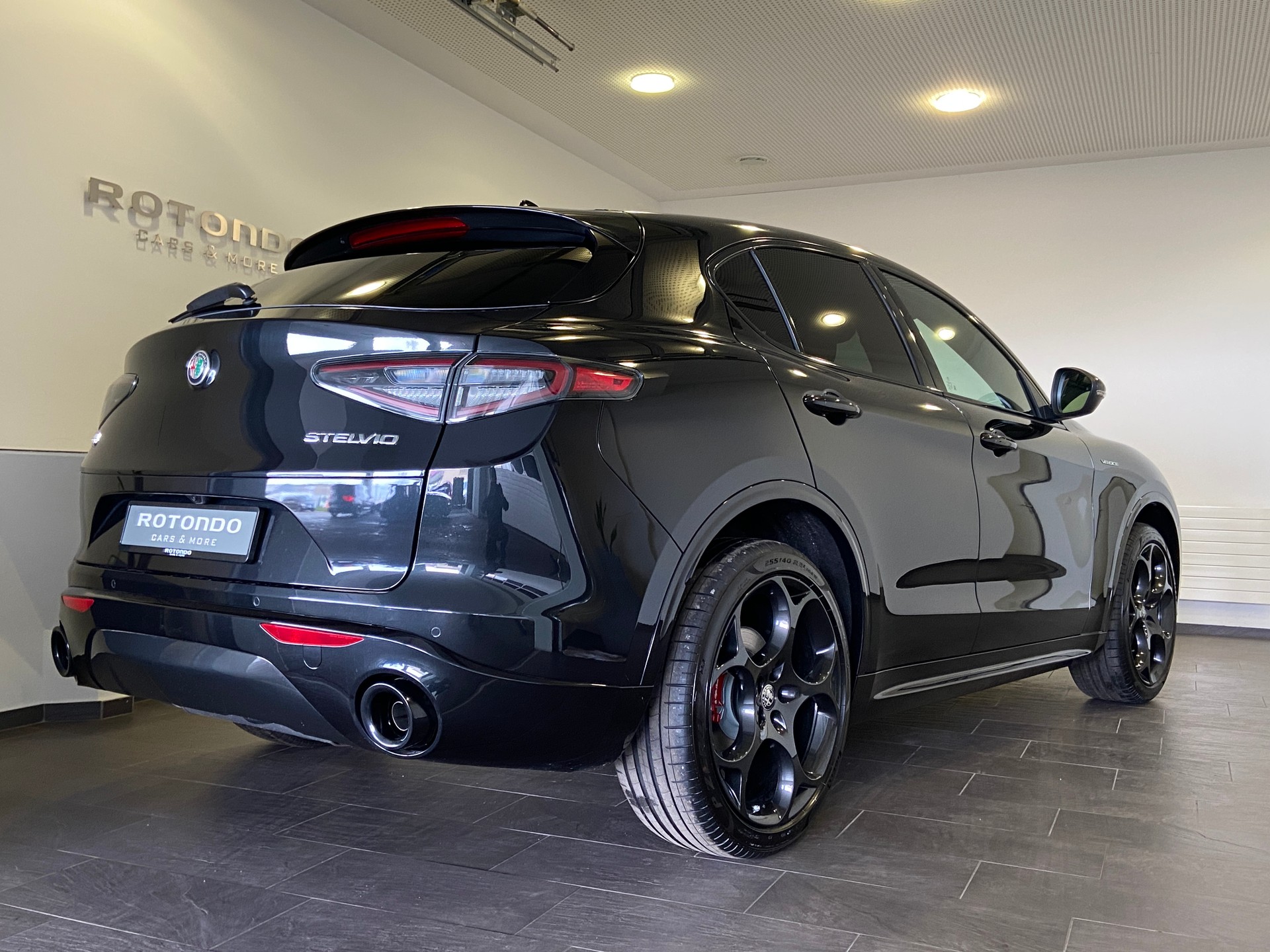 ALFA ROMEO Stelvio 2.0 Veloce Pack Premium Sky Q4 AT8-image-1