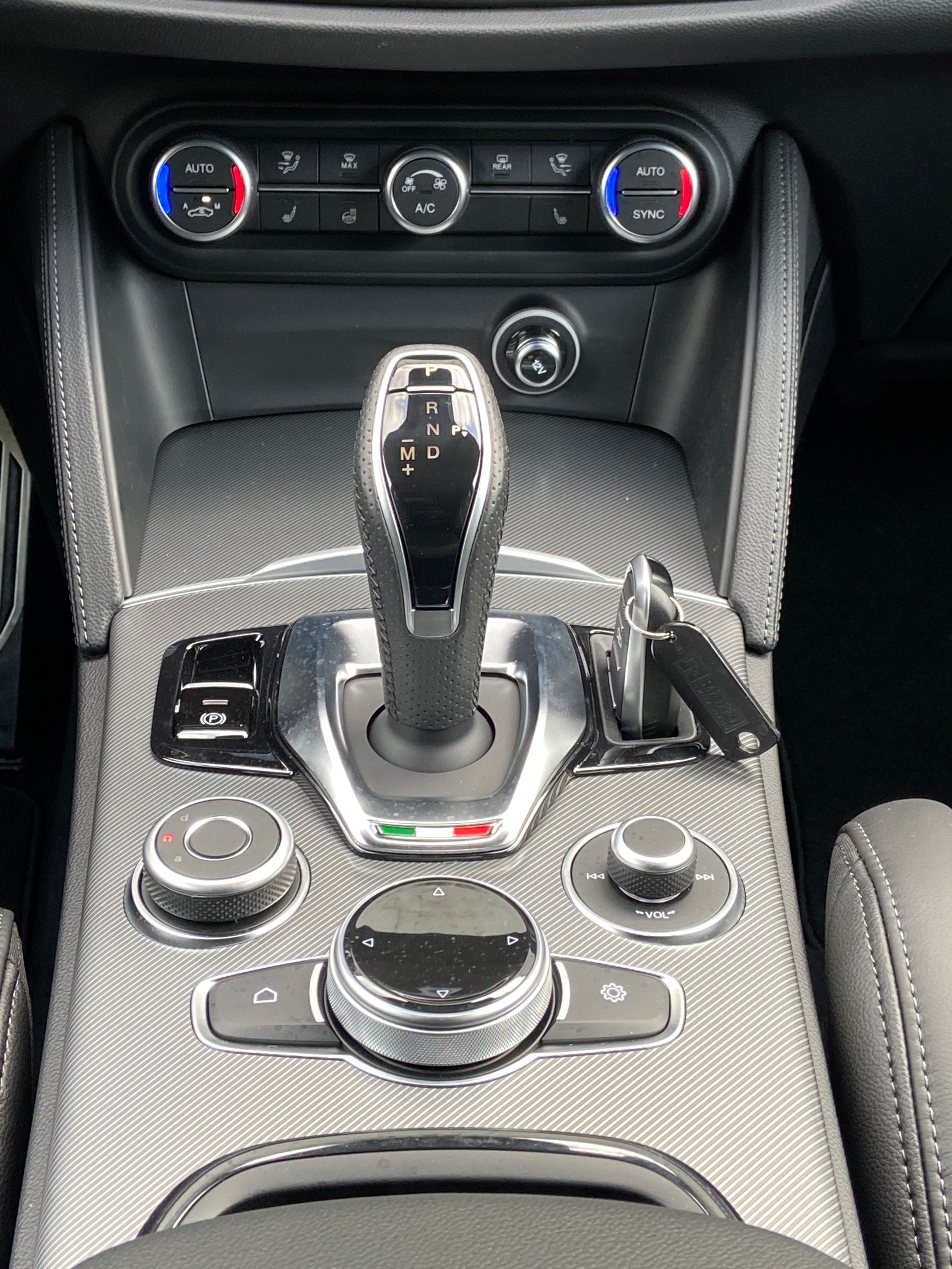 ALFA ROMEO Stelvio 2.0 Veloce Pack Premium Sky Q4 AT8-image-12