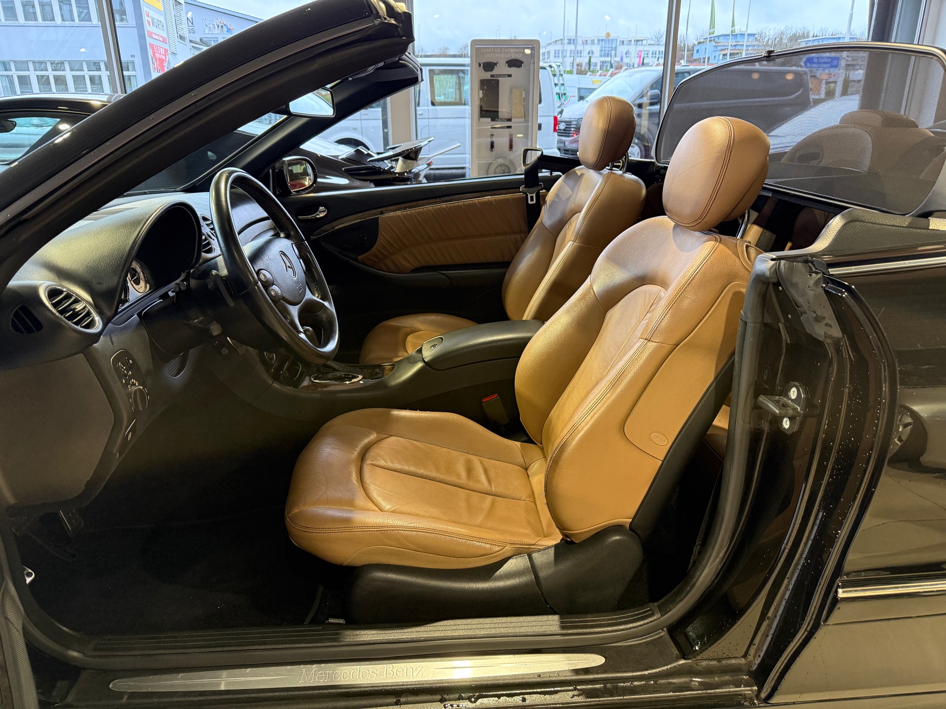MERCEDES-BENZ CLK 280 Avantgarde *** SITZHEIZUNG / WINDSCHOTT / SPORTSITZE / PDC VORNE & HINTEN / LEDER / WINDSCHOTT ***-image-13