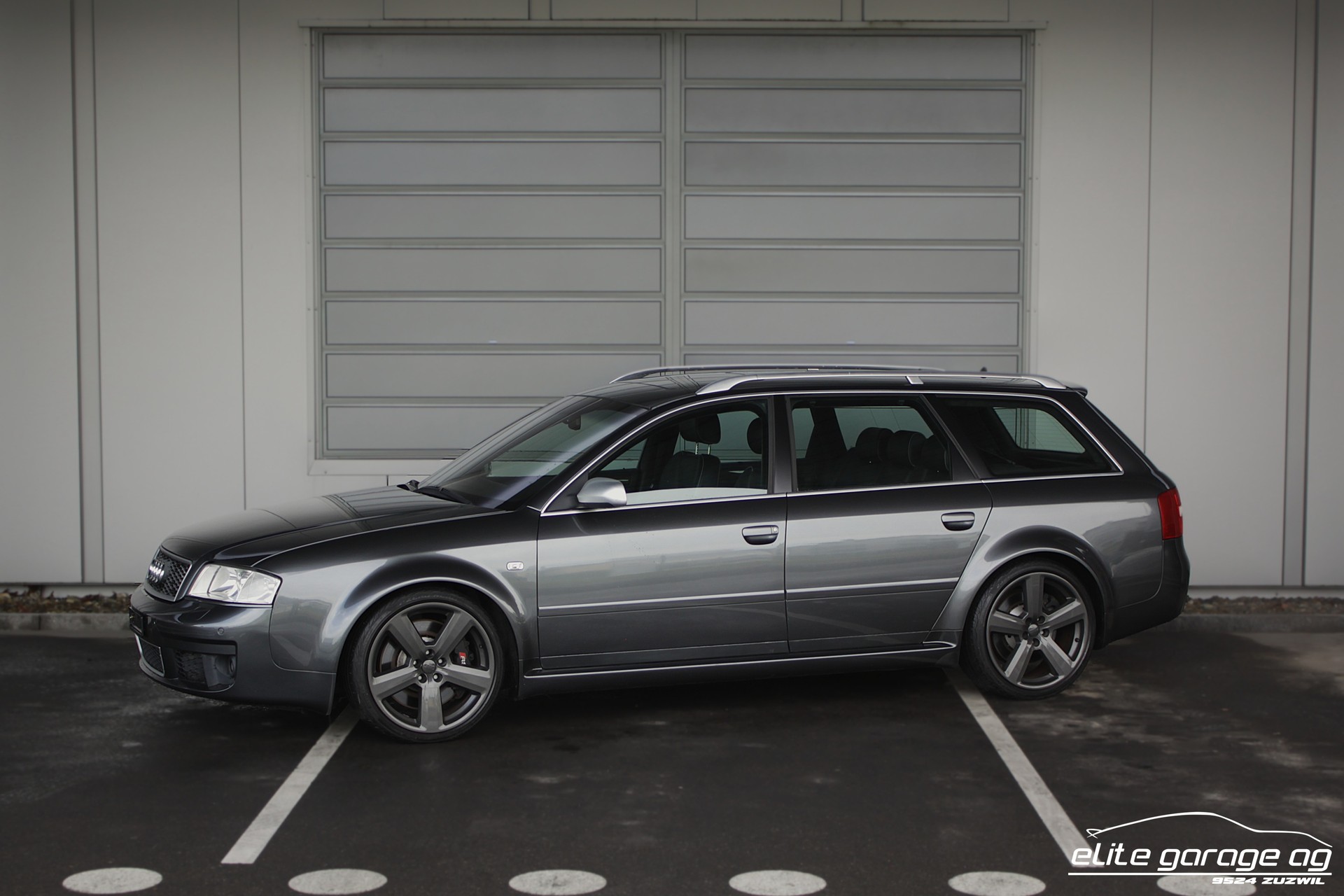 AUDI RS6 Avant quattro tiptronic-image-0