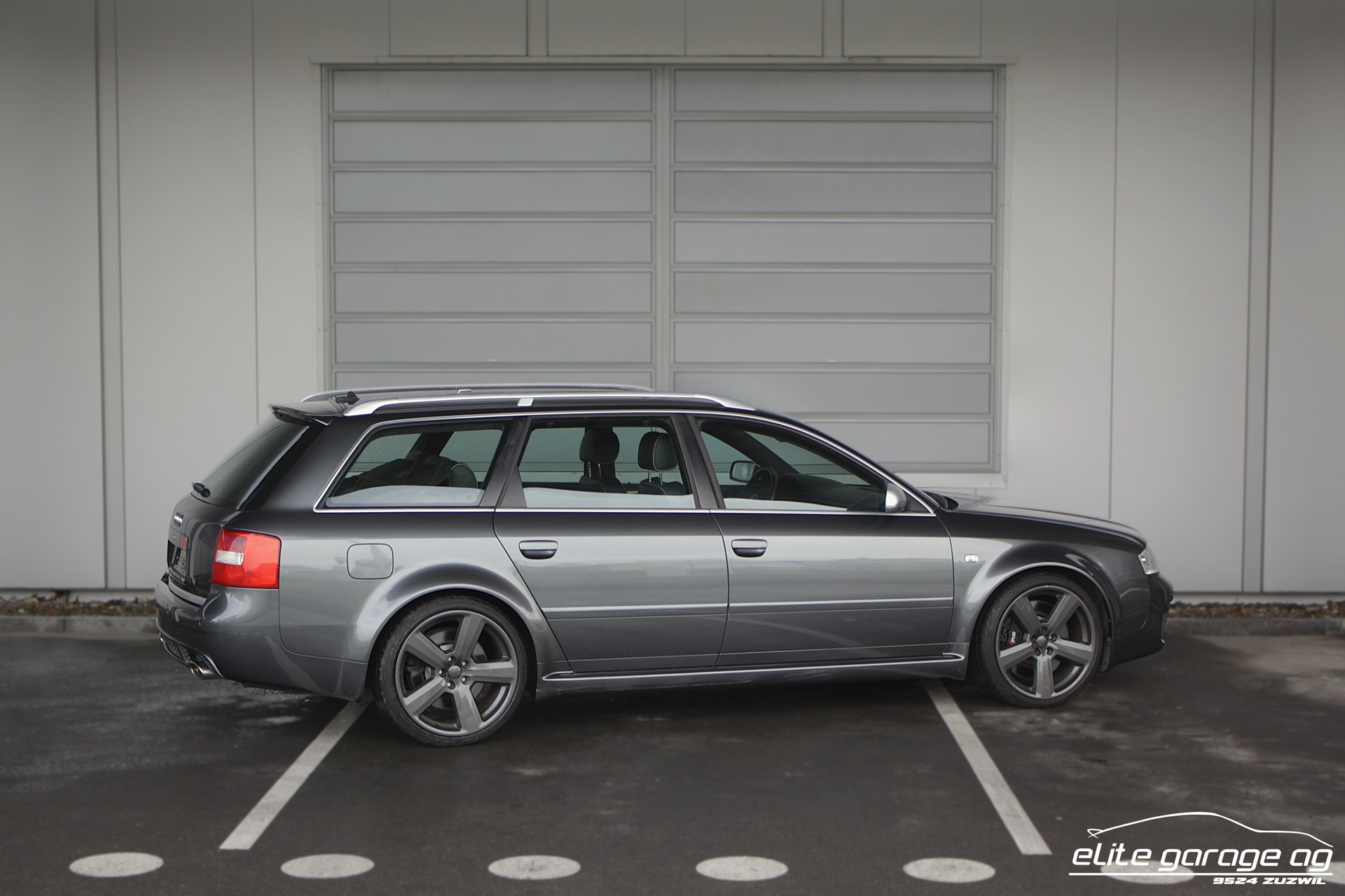 AUDI RS6 Avant quattro tiptronic-image-4