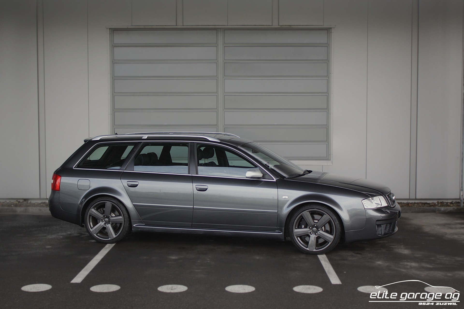 AUDI RS6 Avant quattro tiptronic-image-6