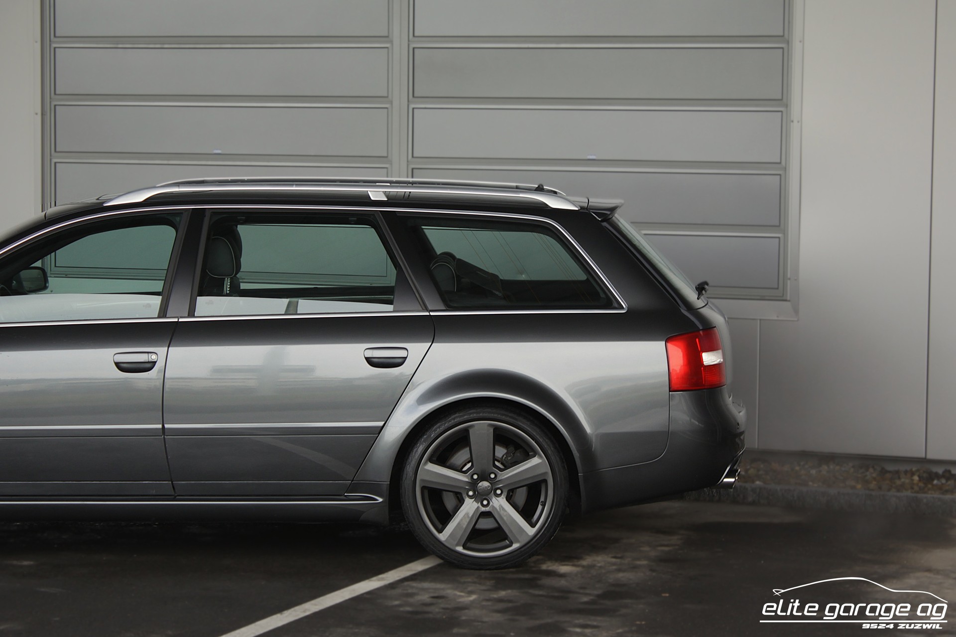 AUDI RS6 Avant quattro tiptronic-image-12