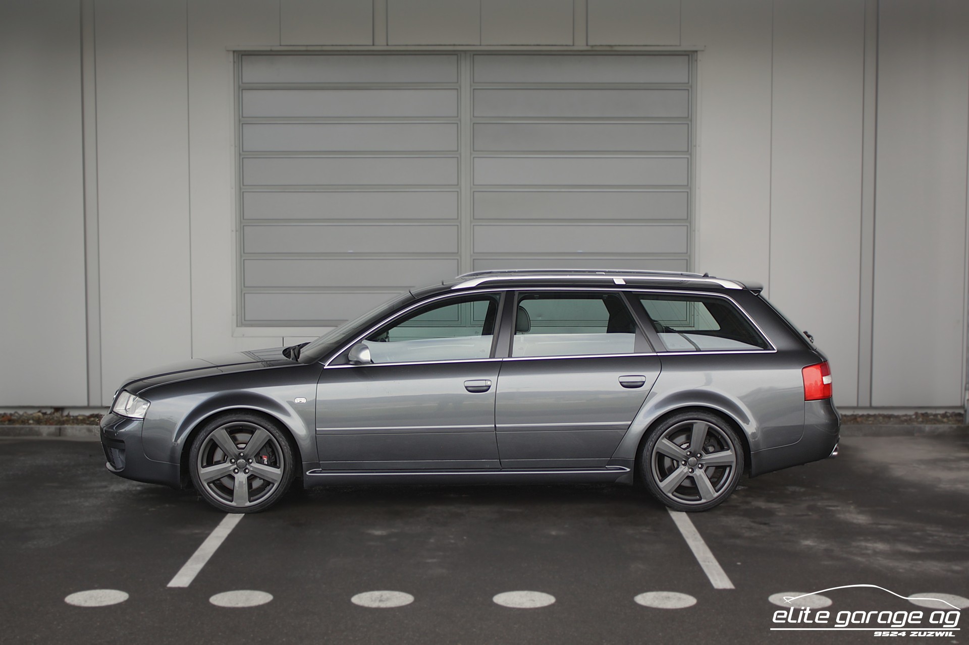 AUDI RS6 Avant quattro tiptronic-image-1