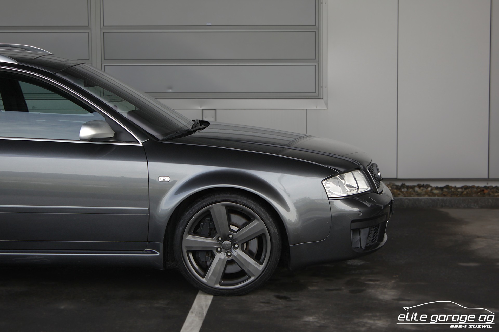 AUDI RS6 Avant quattro tiptronic-image-9
