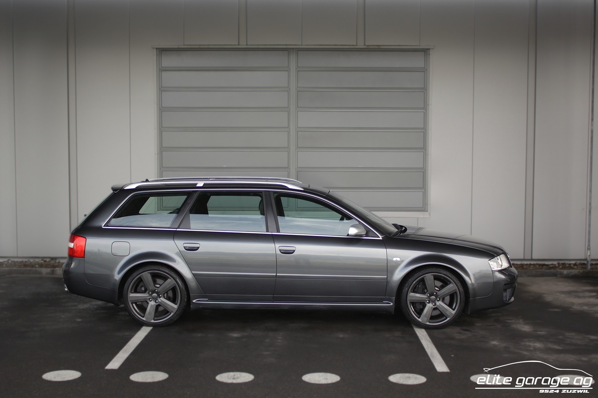 AUDI RS6 Avant quattro tiptronic-image-5