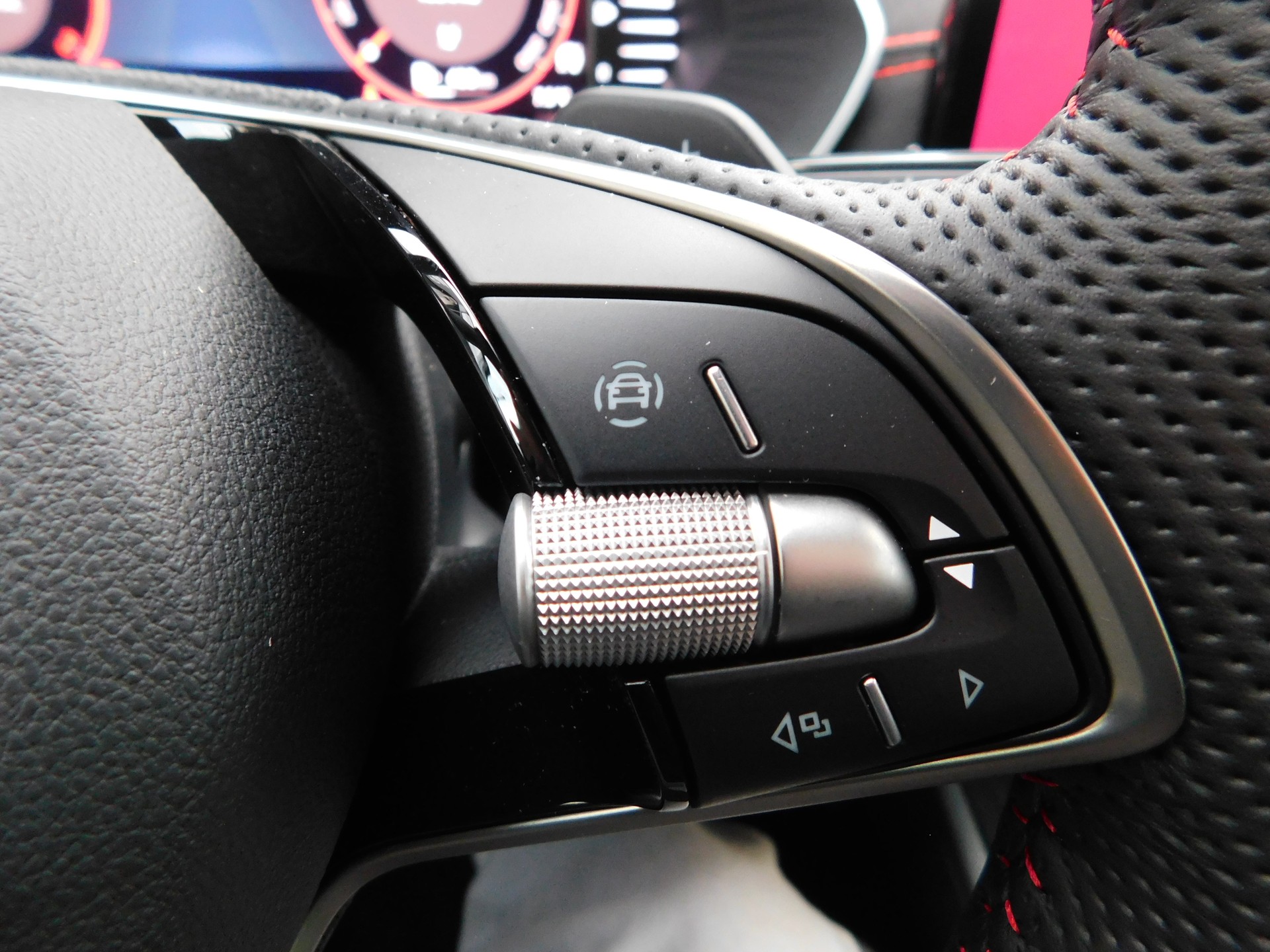 SKODA Octavia Combi 2.0 TSI DSG RS-image-7