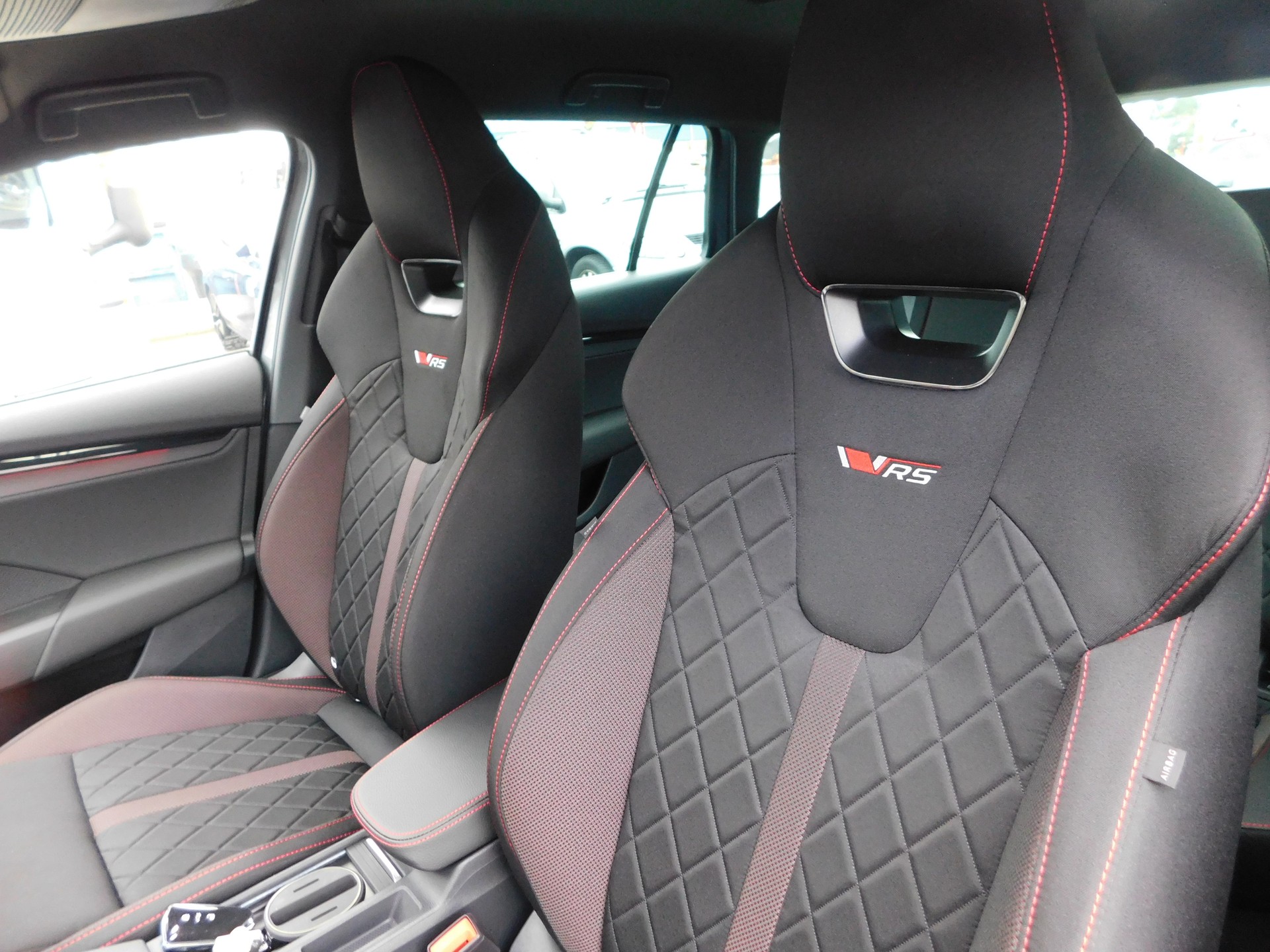 SKODA Octavia Combi 2.0 TSI DSG RS-image-12