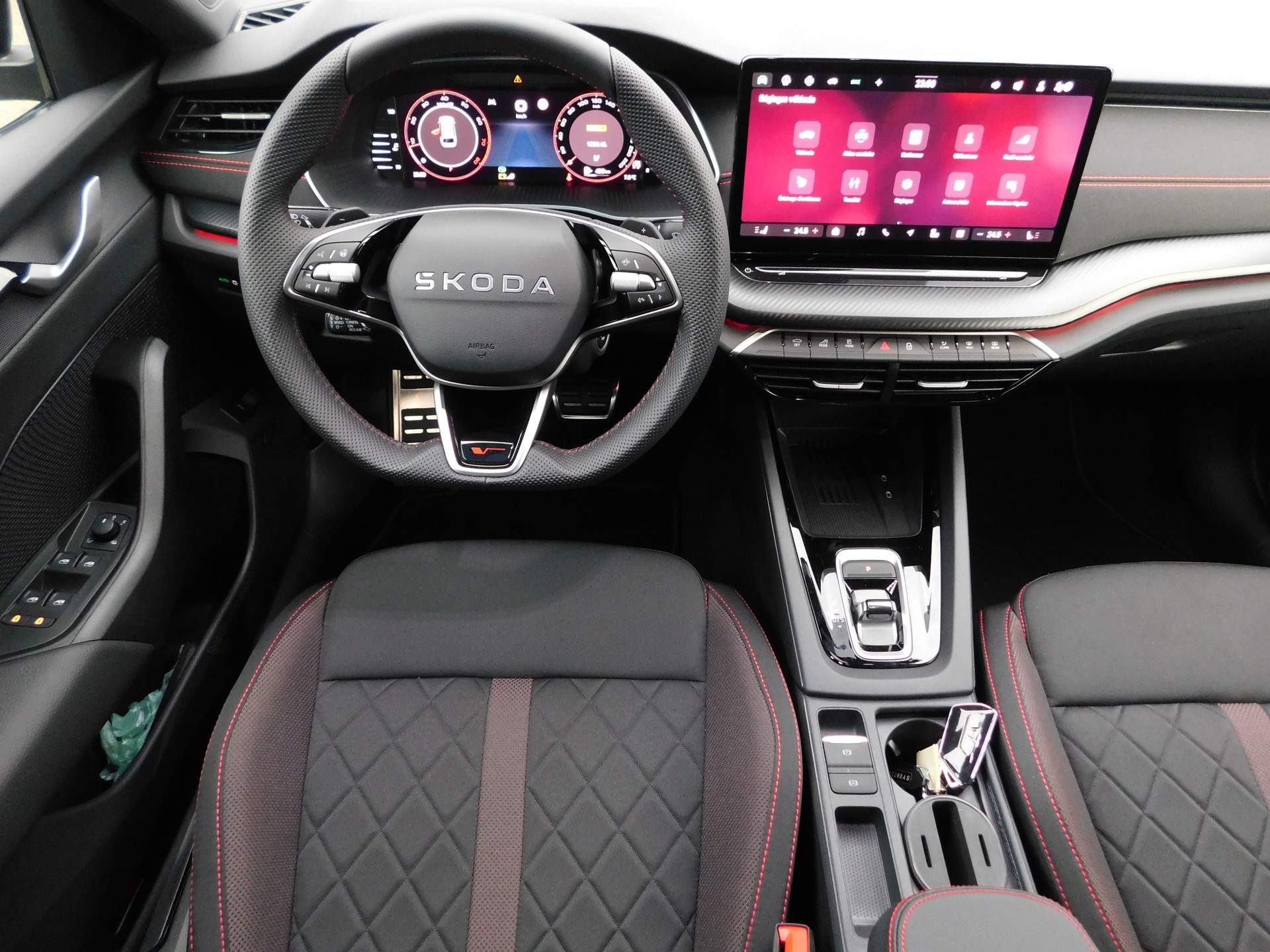 SKODA Octavia Combi 2.0 TSI DSG RS-image-11