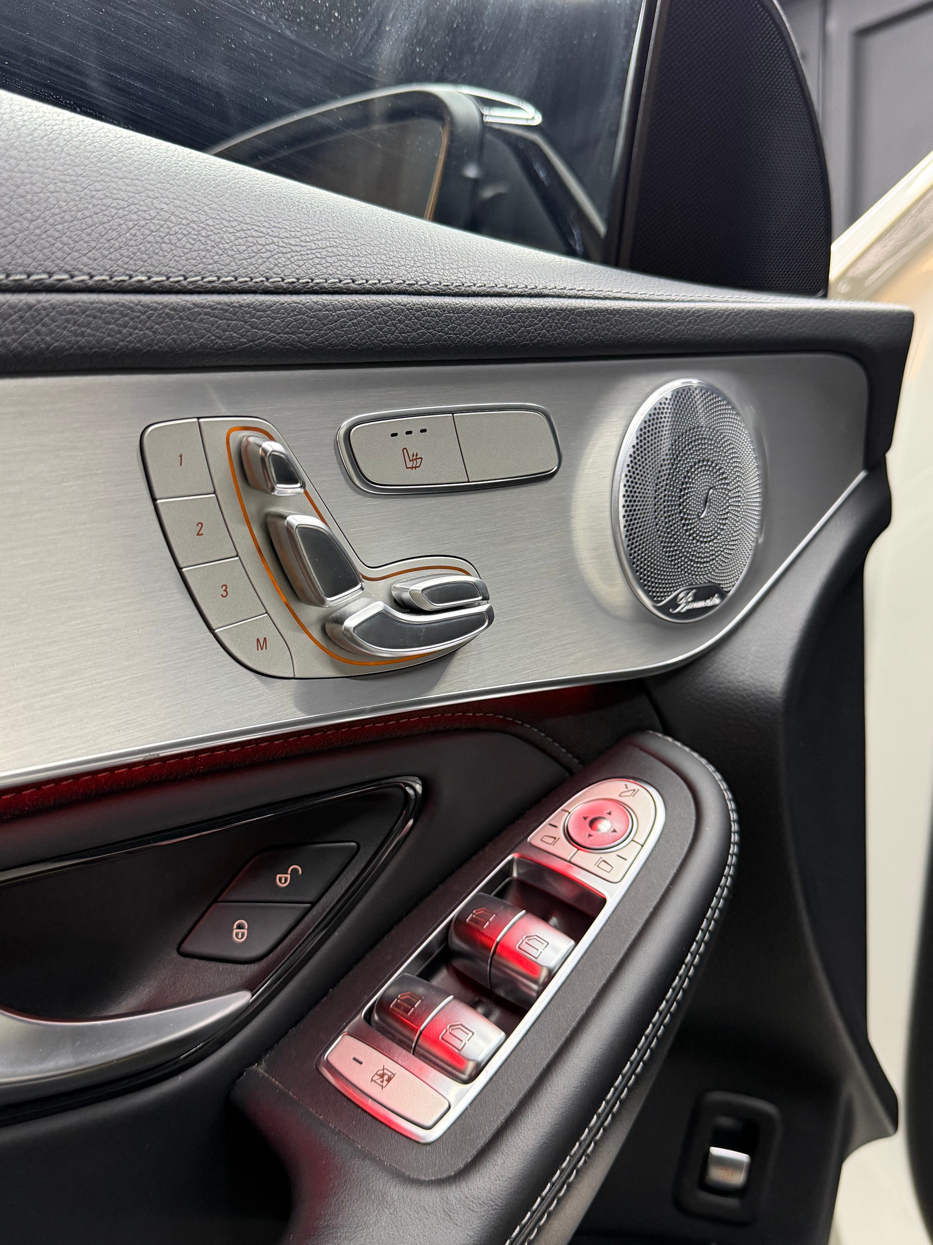 MERCEDES-BENZ GLC 63 S AMG 4Matic 9G-Tronic-image-25