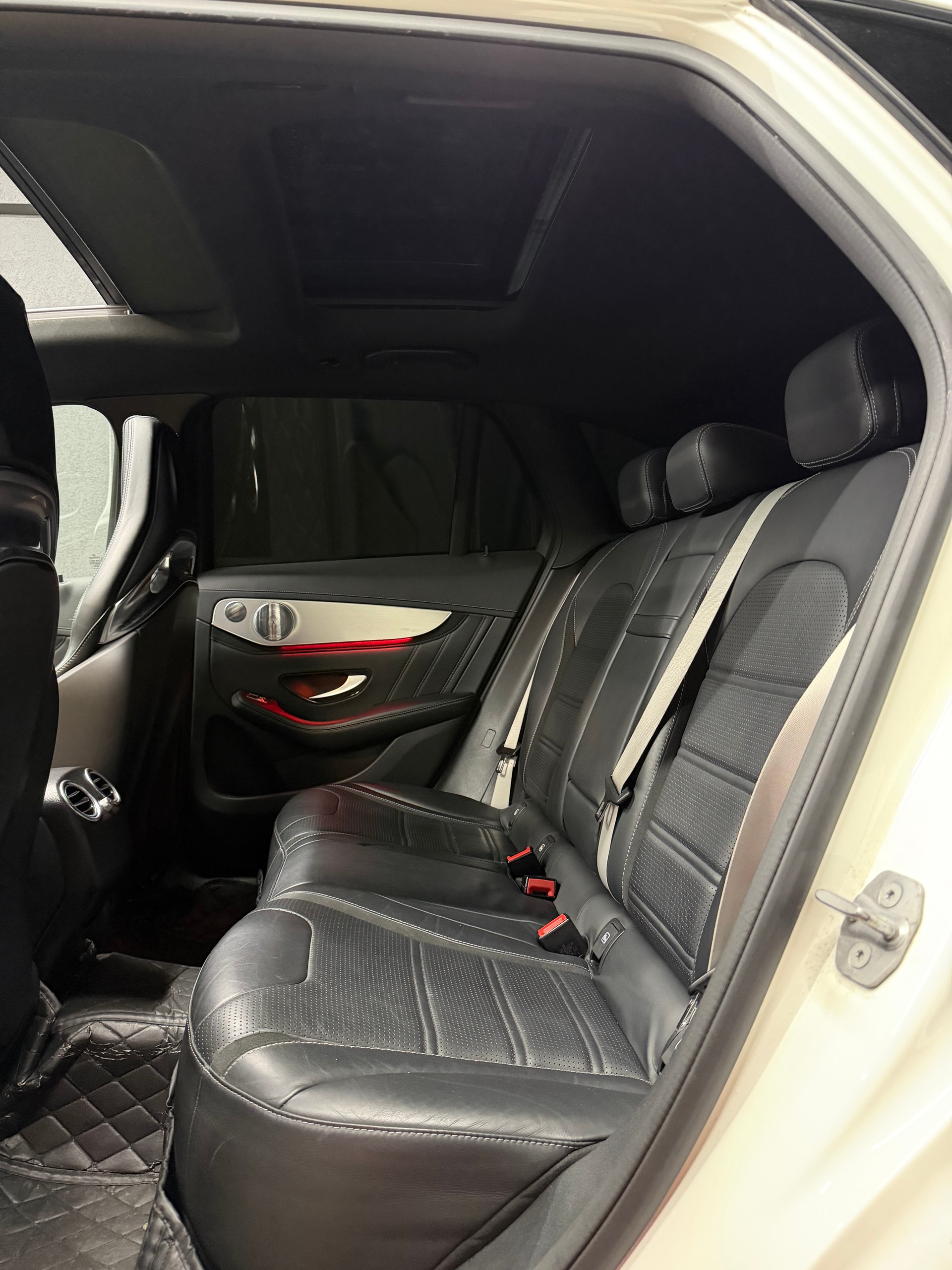 MERCEDES-BENZ GLC 63 S AMG 4Matic 9G-Tronic-image-16