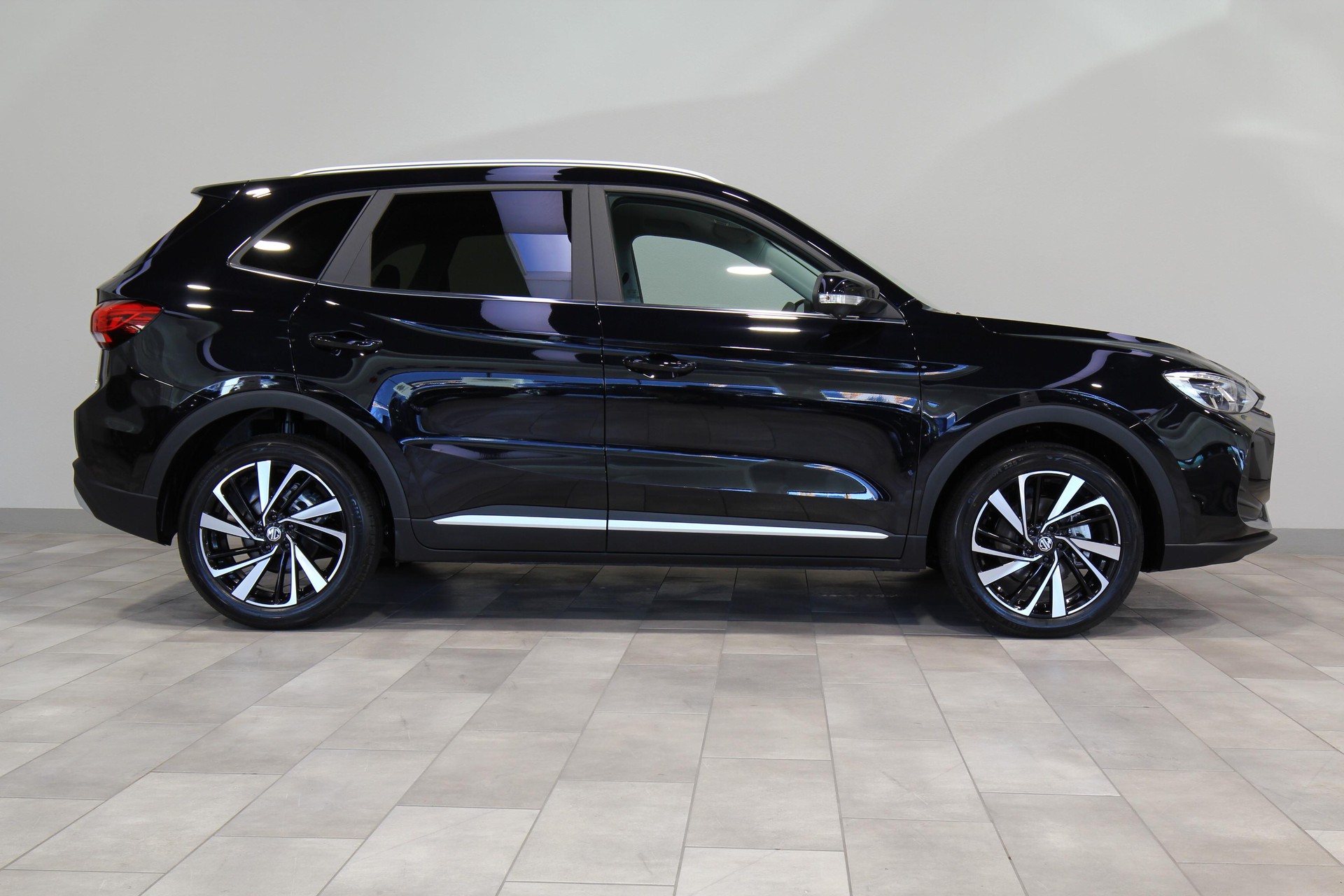 MG ZS 1.5 Hybrid+ Luxury-image-5