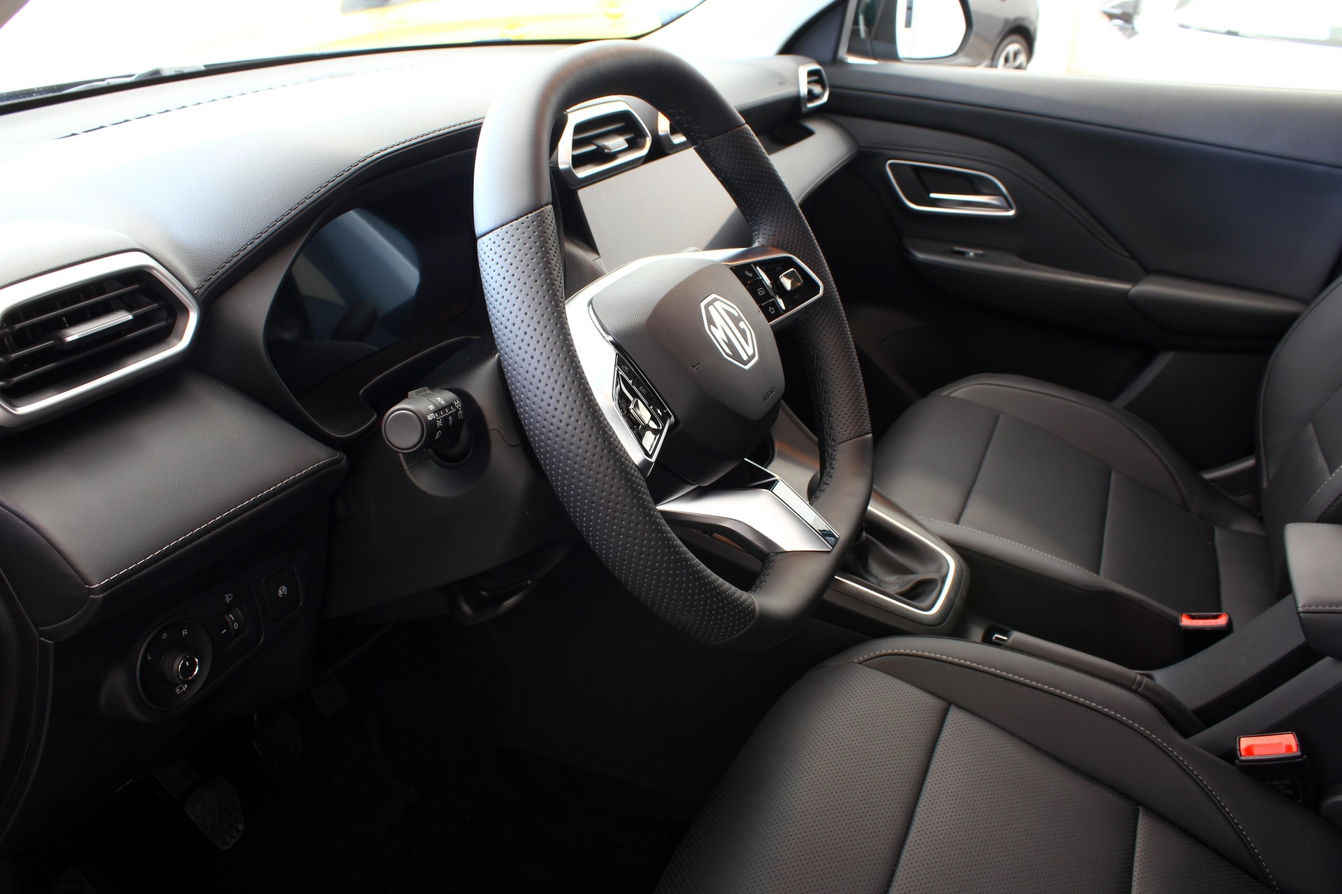 MG ZS 1.5 Hybrid+ Luxury-image-10