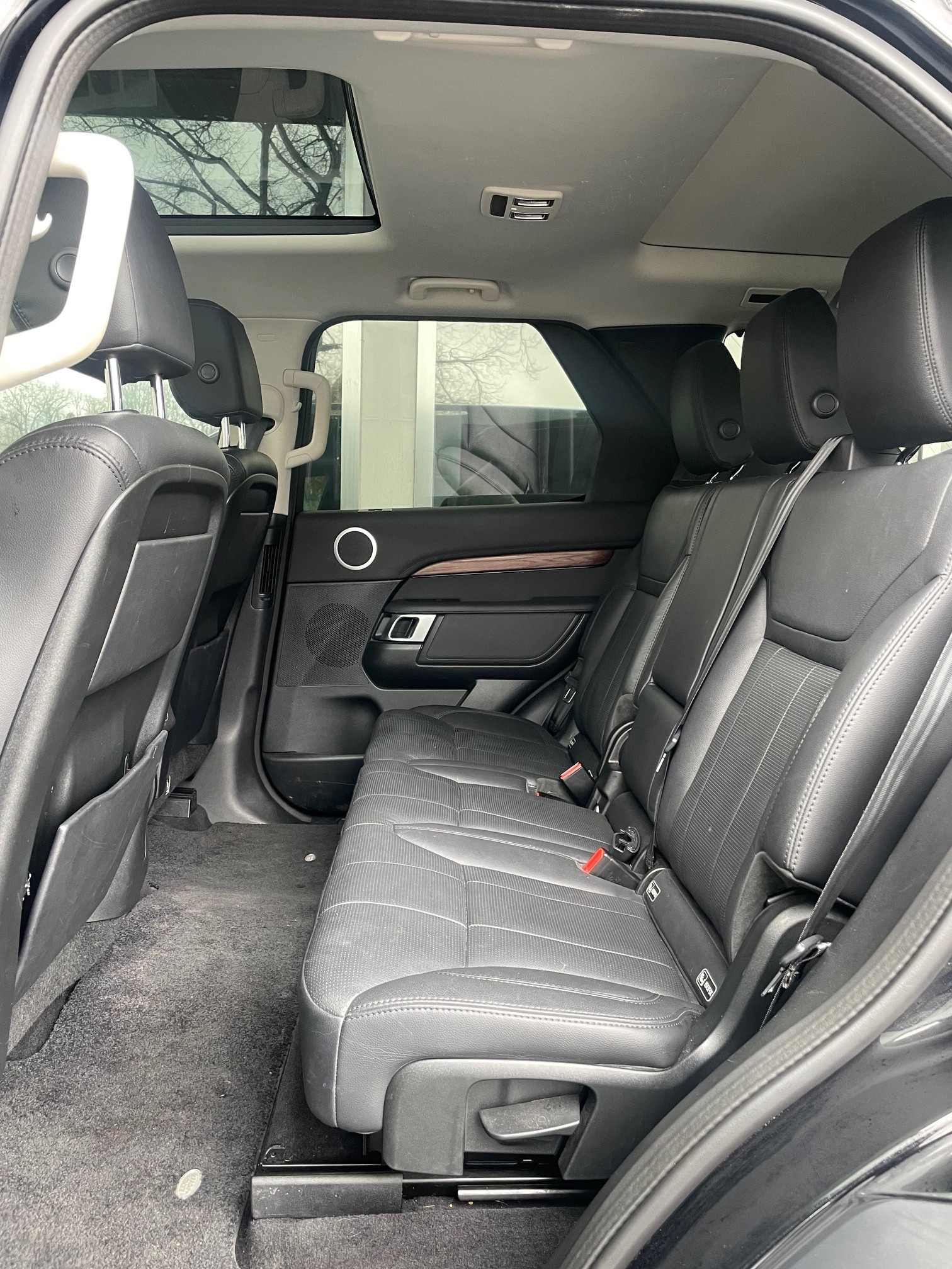 LAND ROVER Discovery 2.0 SD4 HSE-image-16