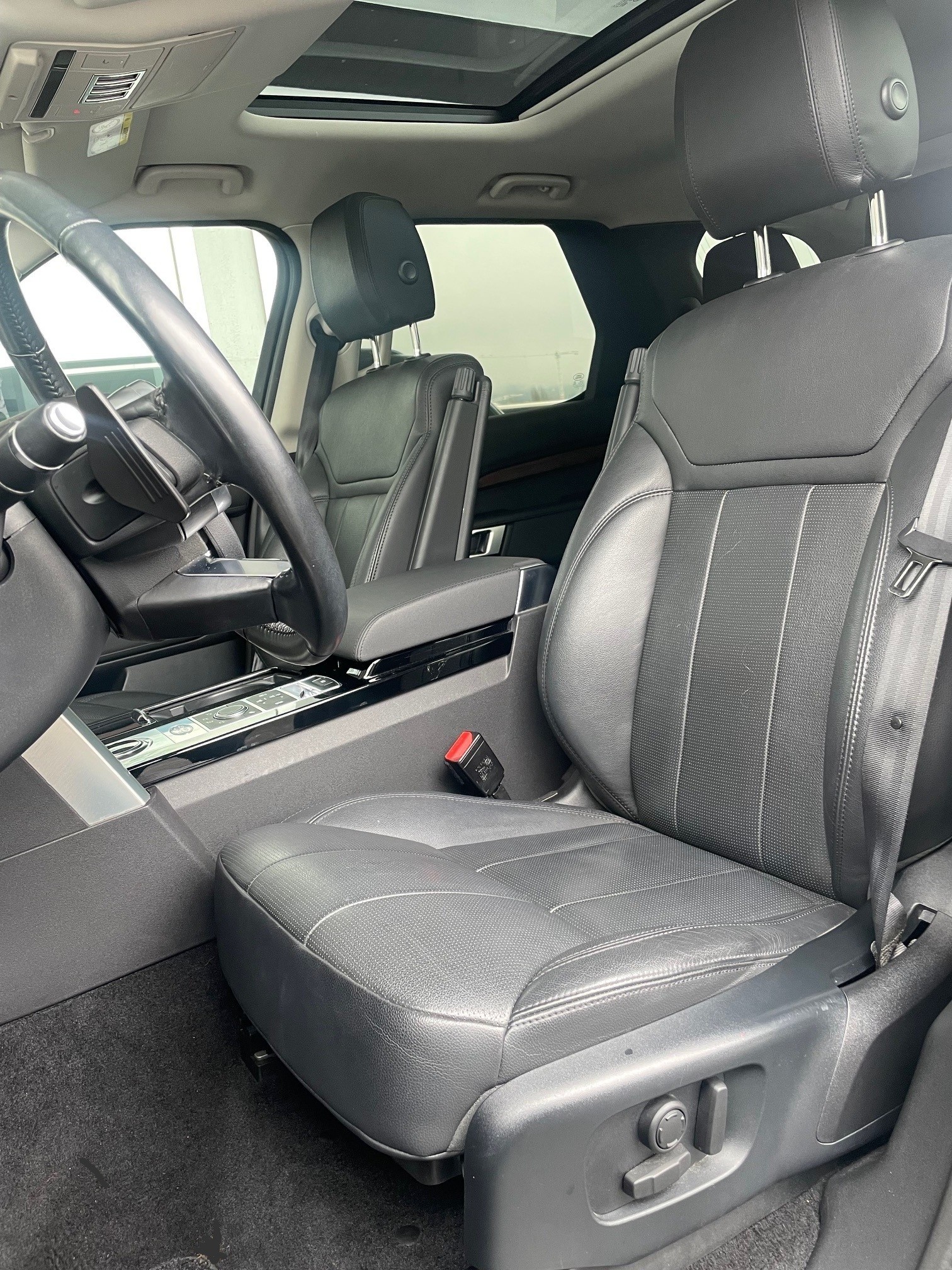 LAND ROVER Discovery 2.0 SD4 HSE-image-8