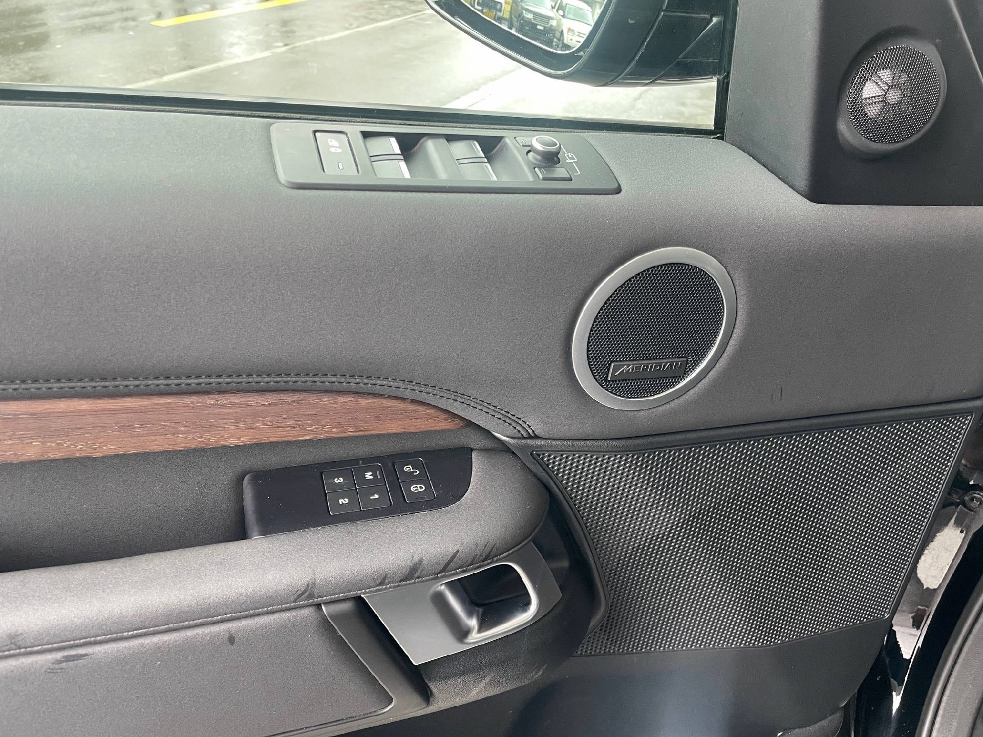 LAND ROVER Discovery 2.0 SD4 HSE-image-4