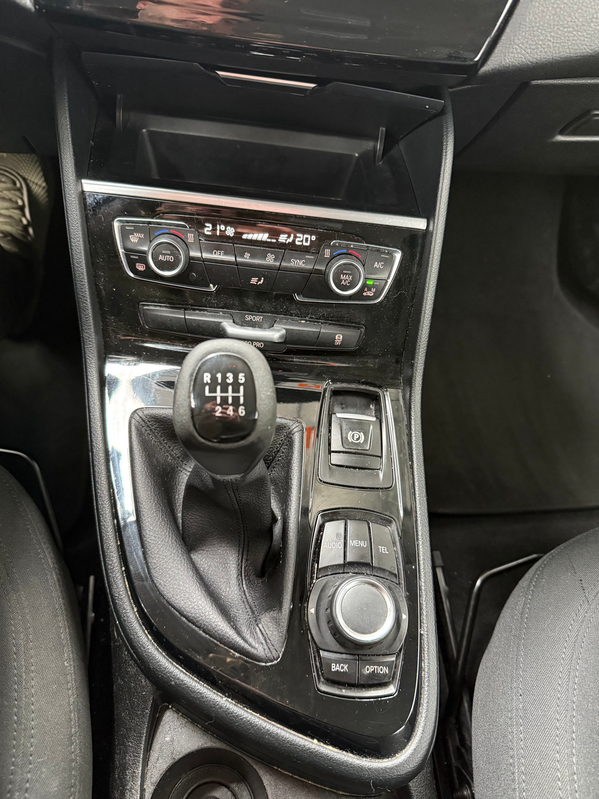 BMW 218d Active Tourer Luxury Line-image-9