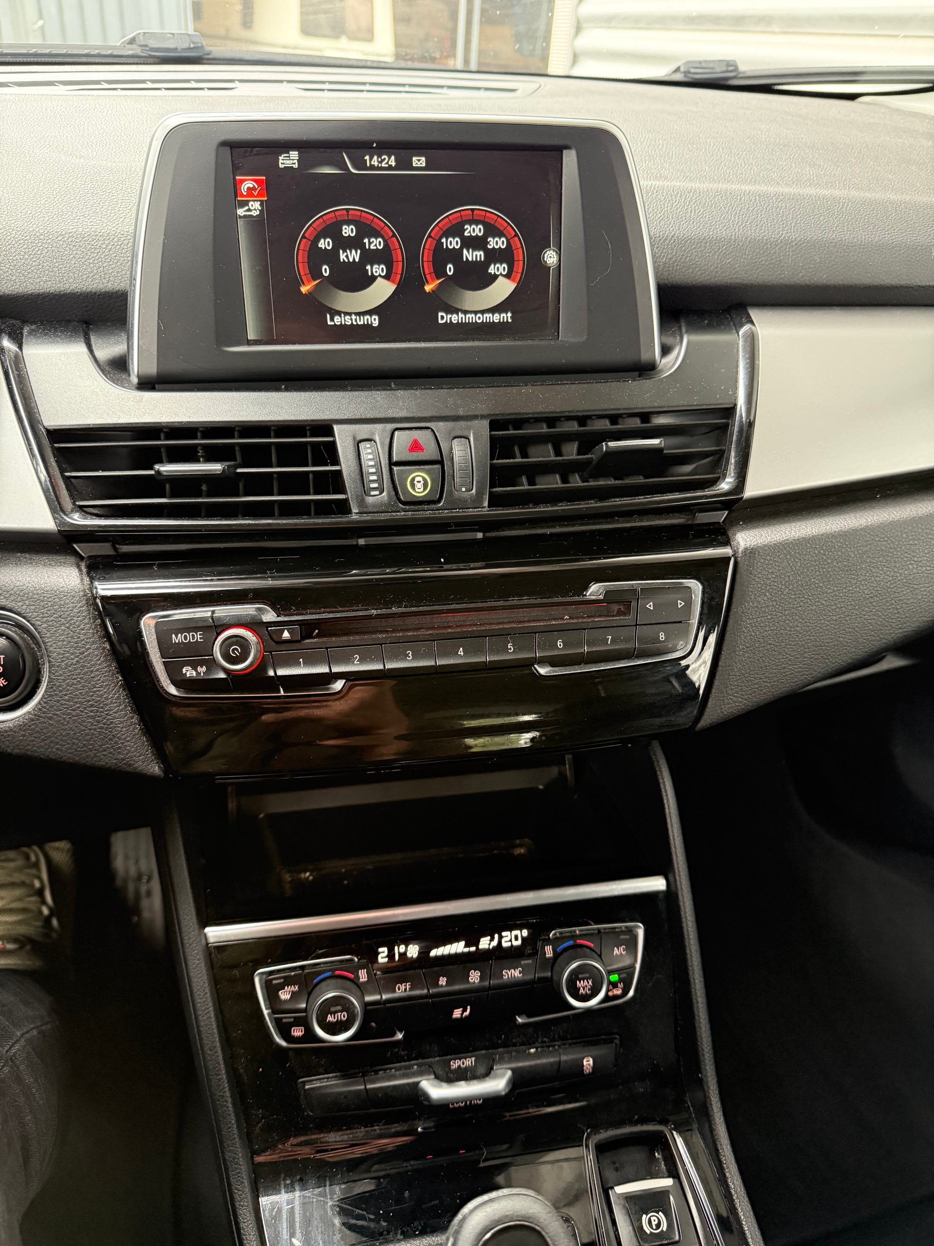 BMW 218d Active Tourer Luxury Line-image-8