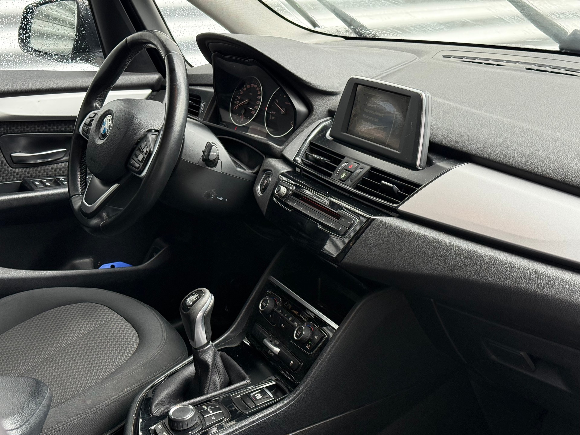 BMW 218d Active Tourer Luxury Line-image-10