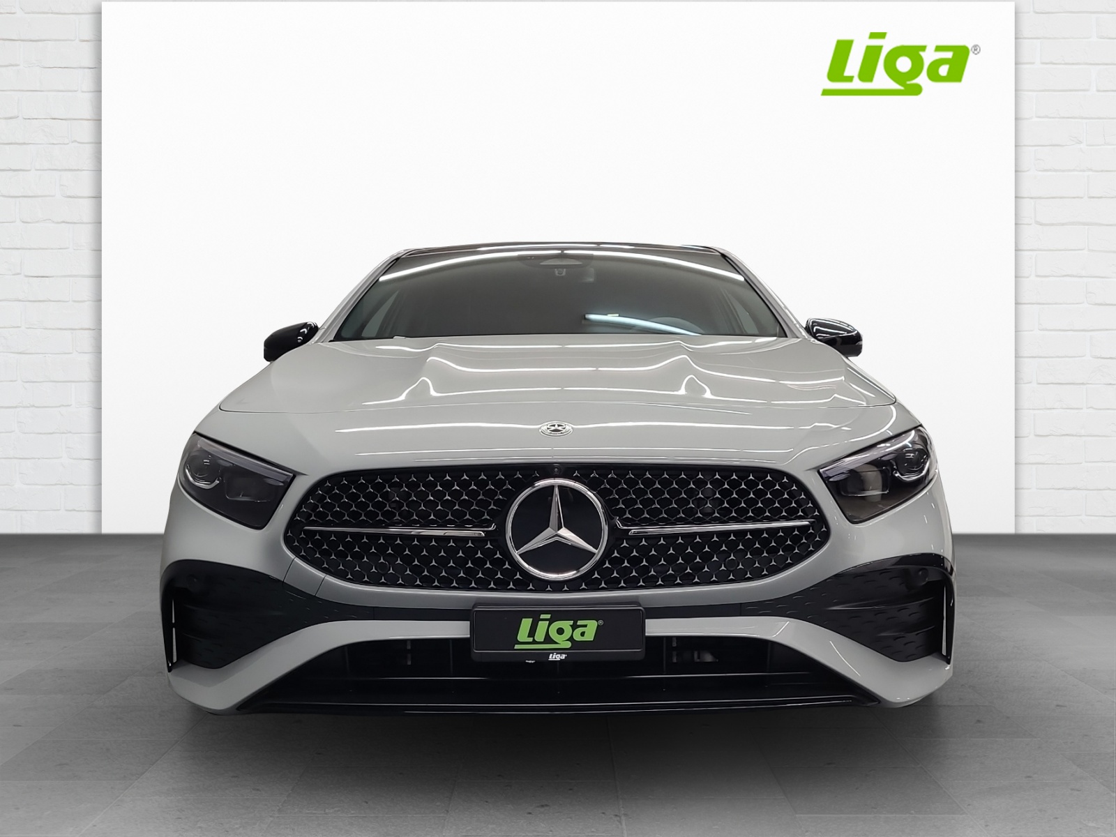 MERCEDES-BENZ A 200 AMG Line Night Star-image-2