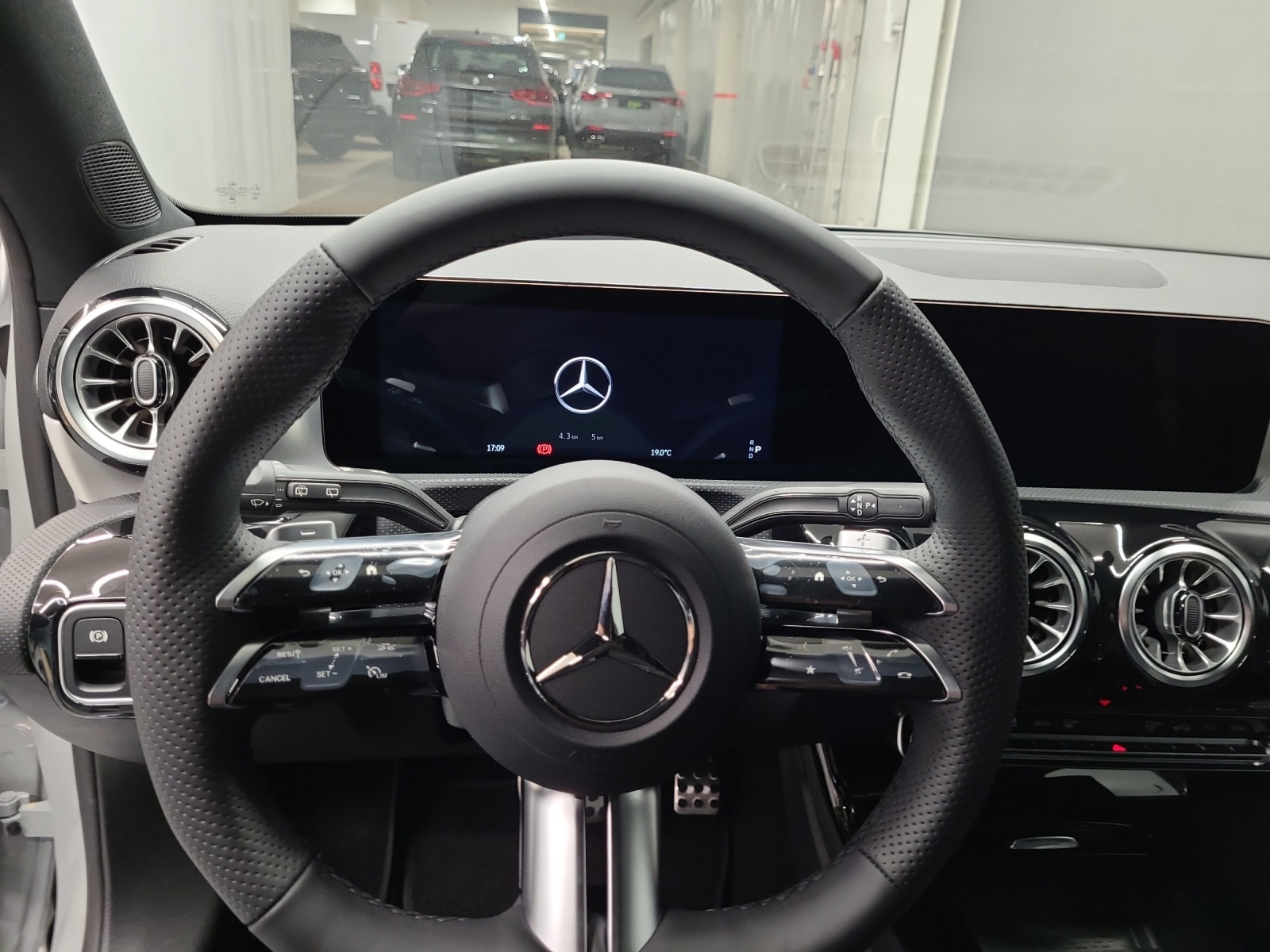 MERCEDES-BENZ A 200 AMG Line Night Star-image-12