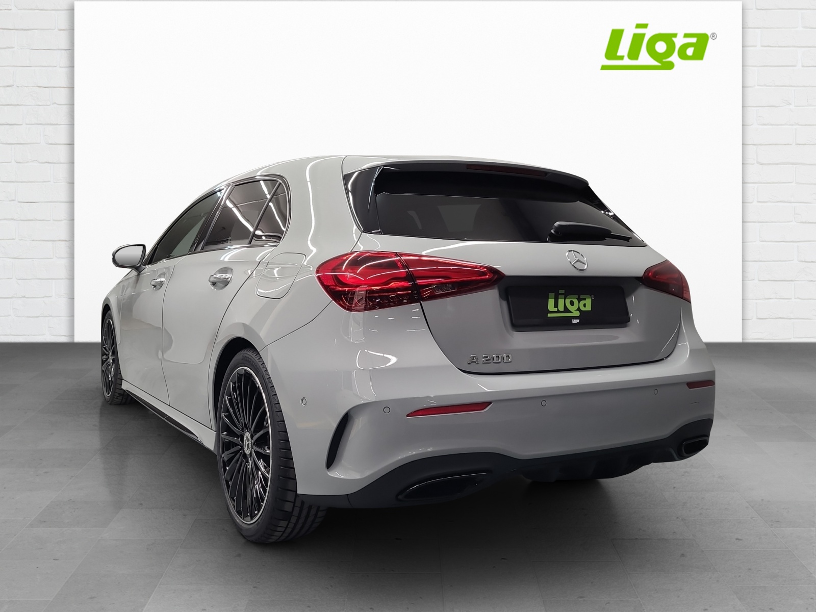 MERCEDES-BENZ A 200 AMG Line Night Star-image-3