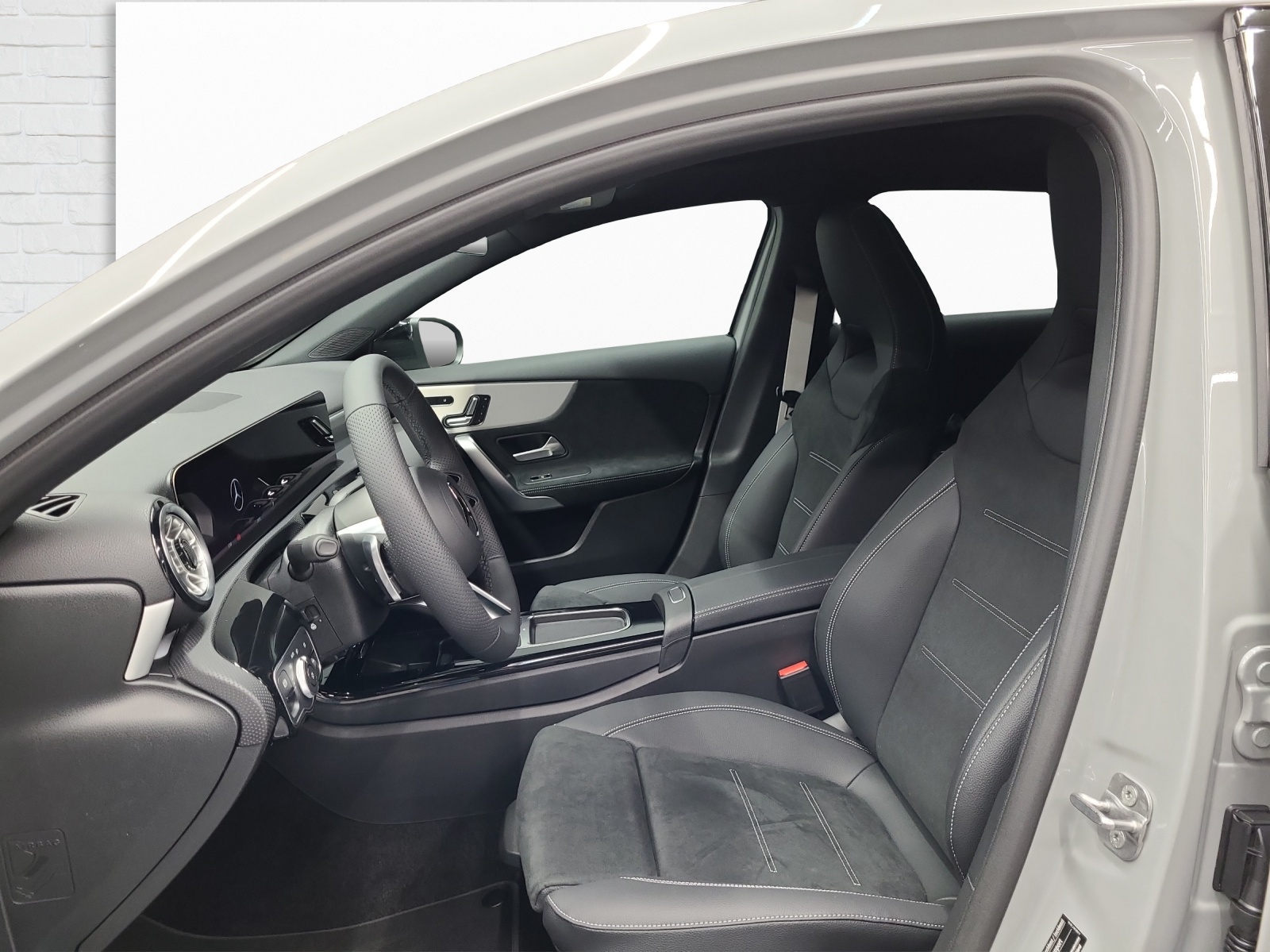 MERCEDES-BENZ A 200 AMG Line Night Star-image-6