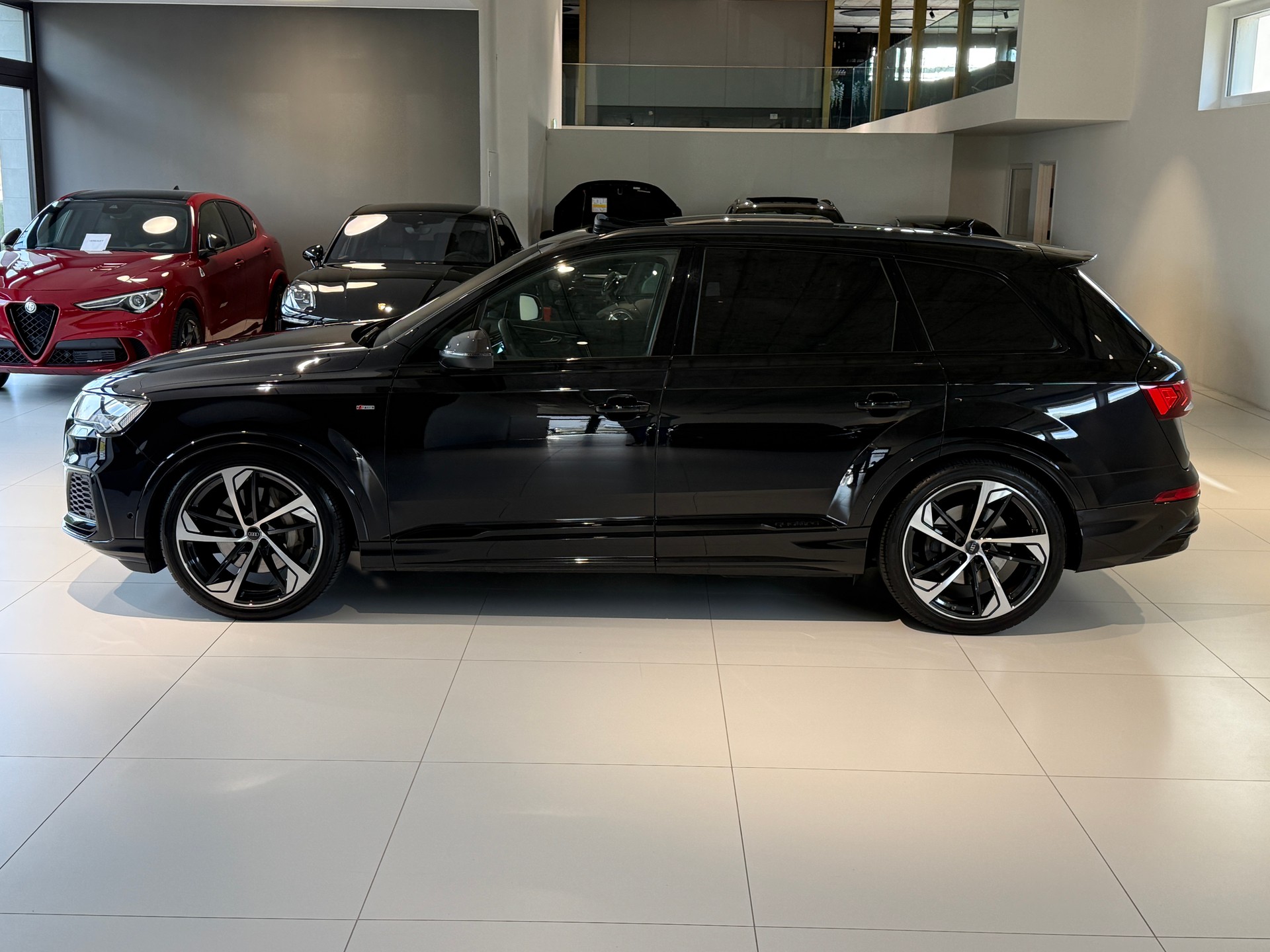 AUDI Q7 50 TDI quattro S Line tiptronic ***7-PLATZ***PANORAMADACH***LENKRADHEIZUNG***LUFTFEDERUNG***ALL-BLACK***-image-3
