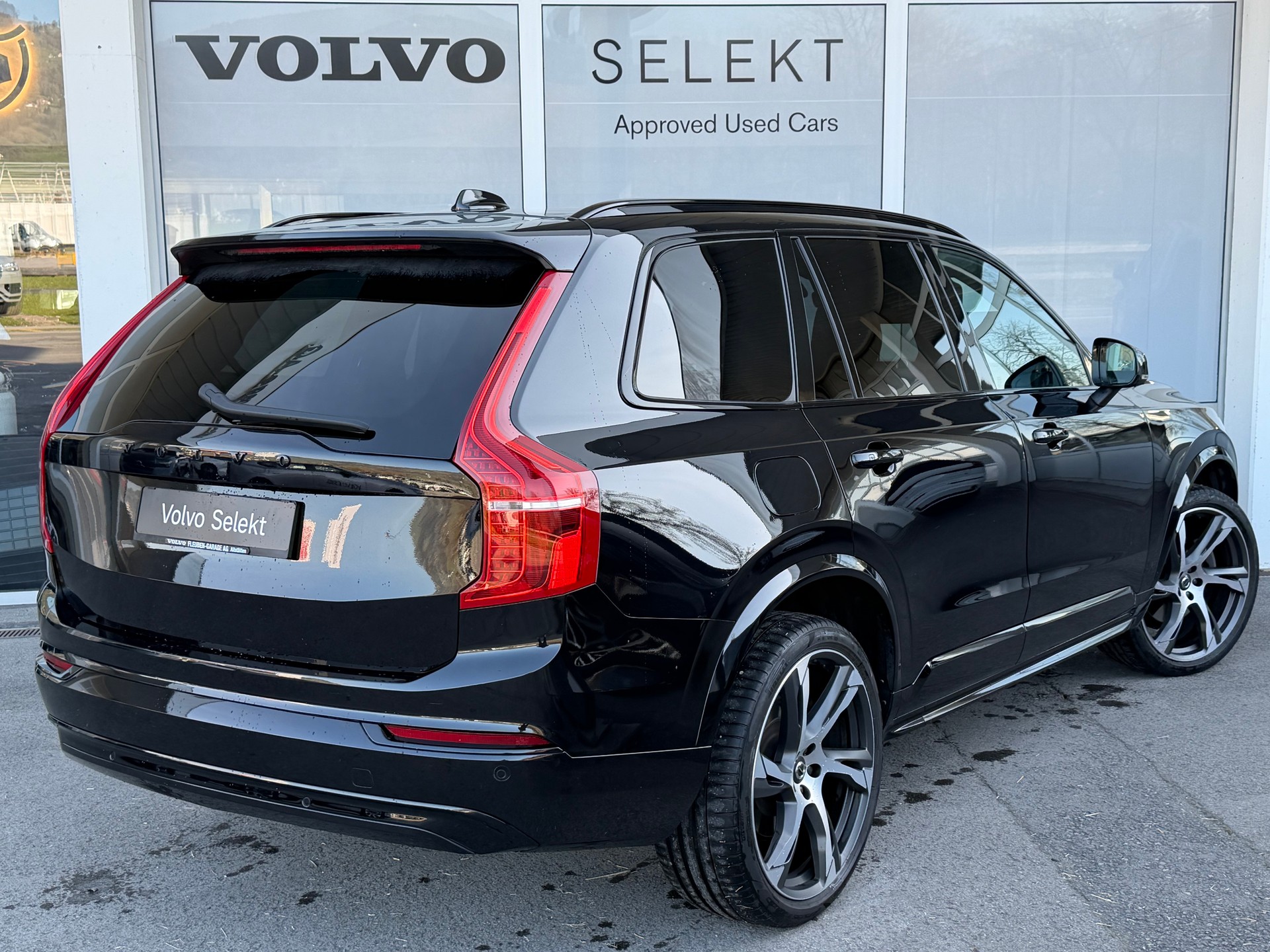 VOLVO XC90 B5 Diesel Mild Hybrid AWD R-Design Geartronic-image-1