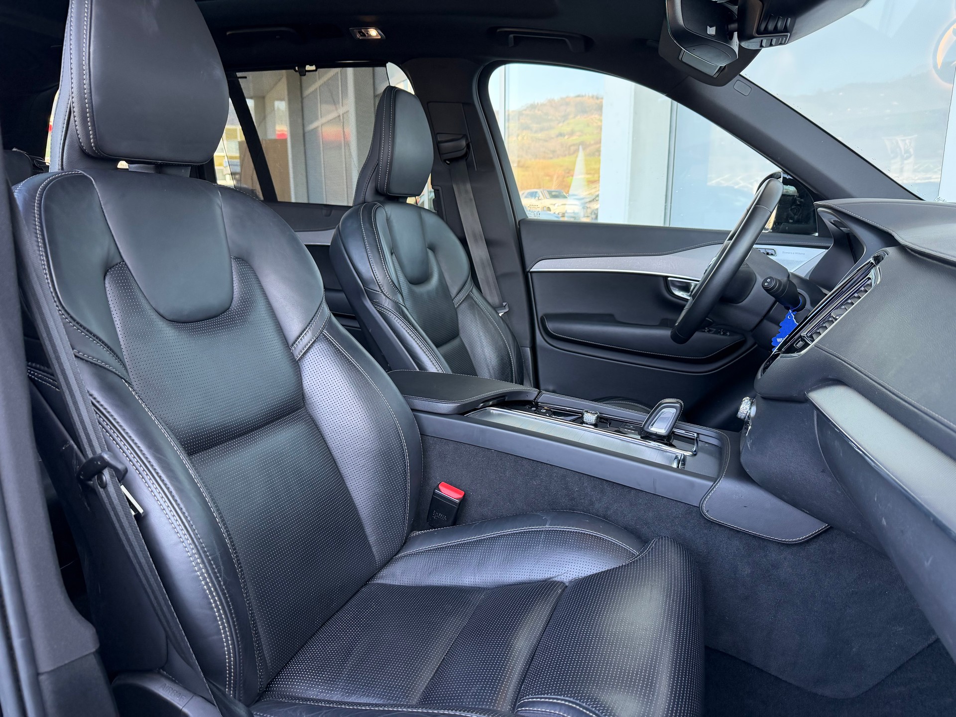 VOLVO XC90 B5 Diesel Mild Hybrid AWD R-Design Geartronic-image-3