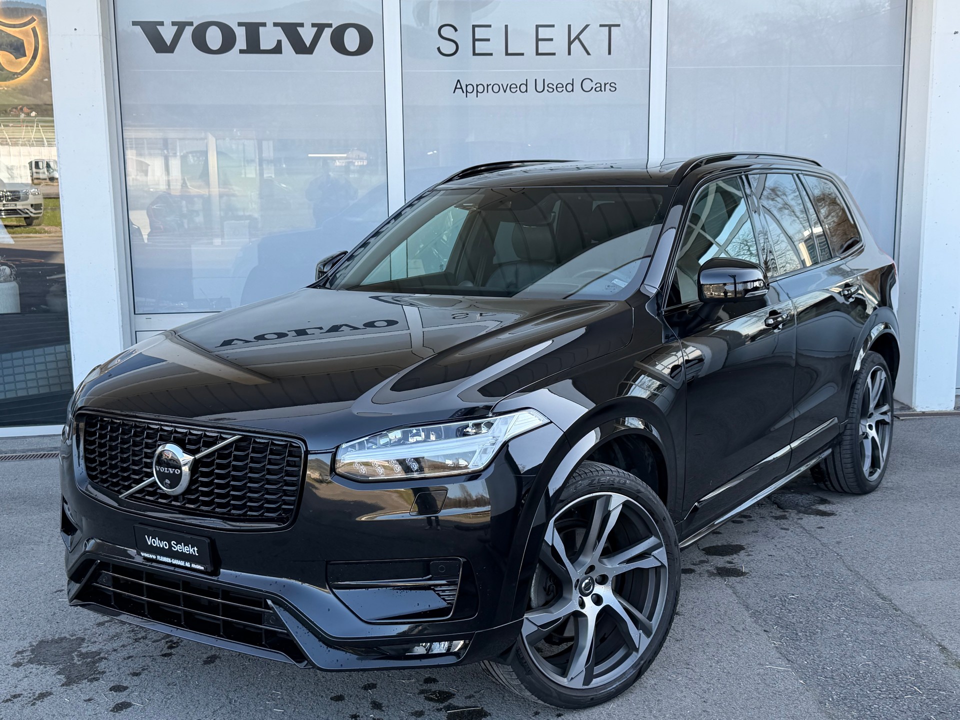 VOLVO XC90 B5 Diesel Mild Hybrid AWD R-Design Geartronic-image-0