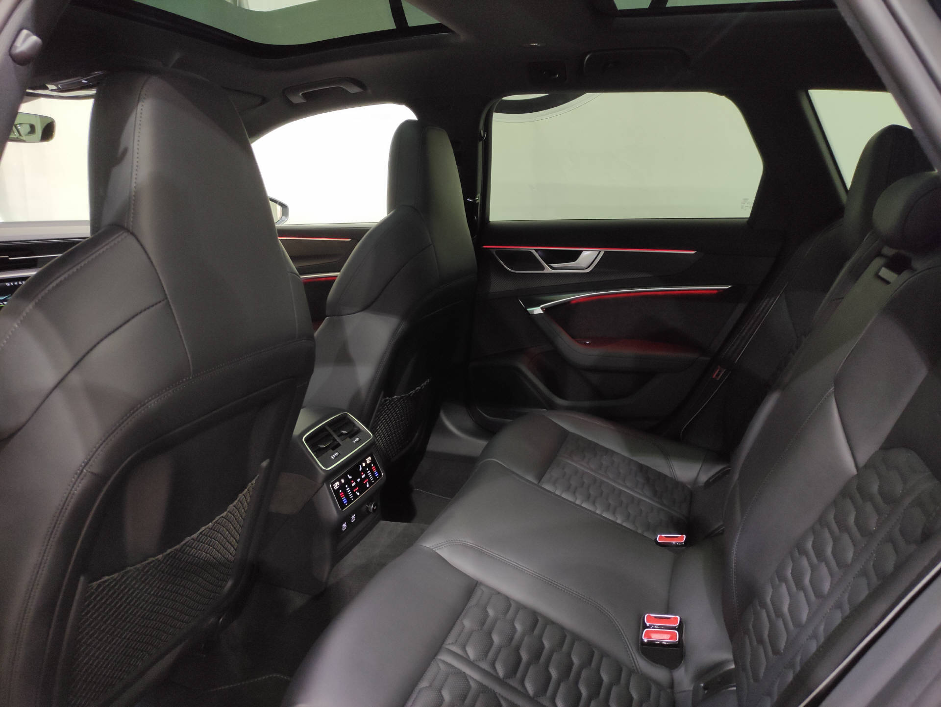 AUDI RS6 Avant 4.0 V8 TFSI quattro T-Tronic-image-11