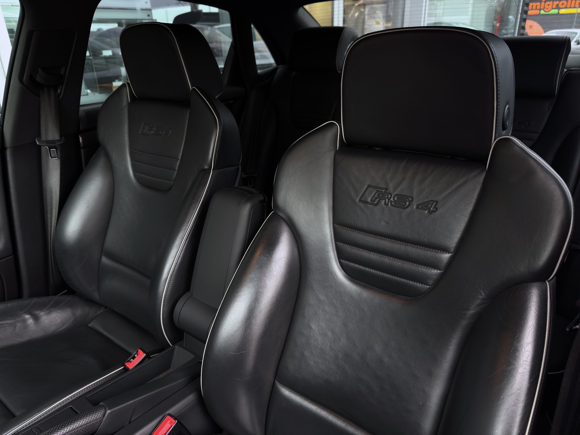 AUDI RS4 Limousine 4.2 V8 quattro-image-11