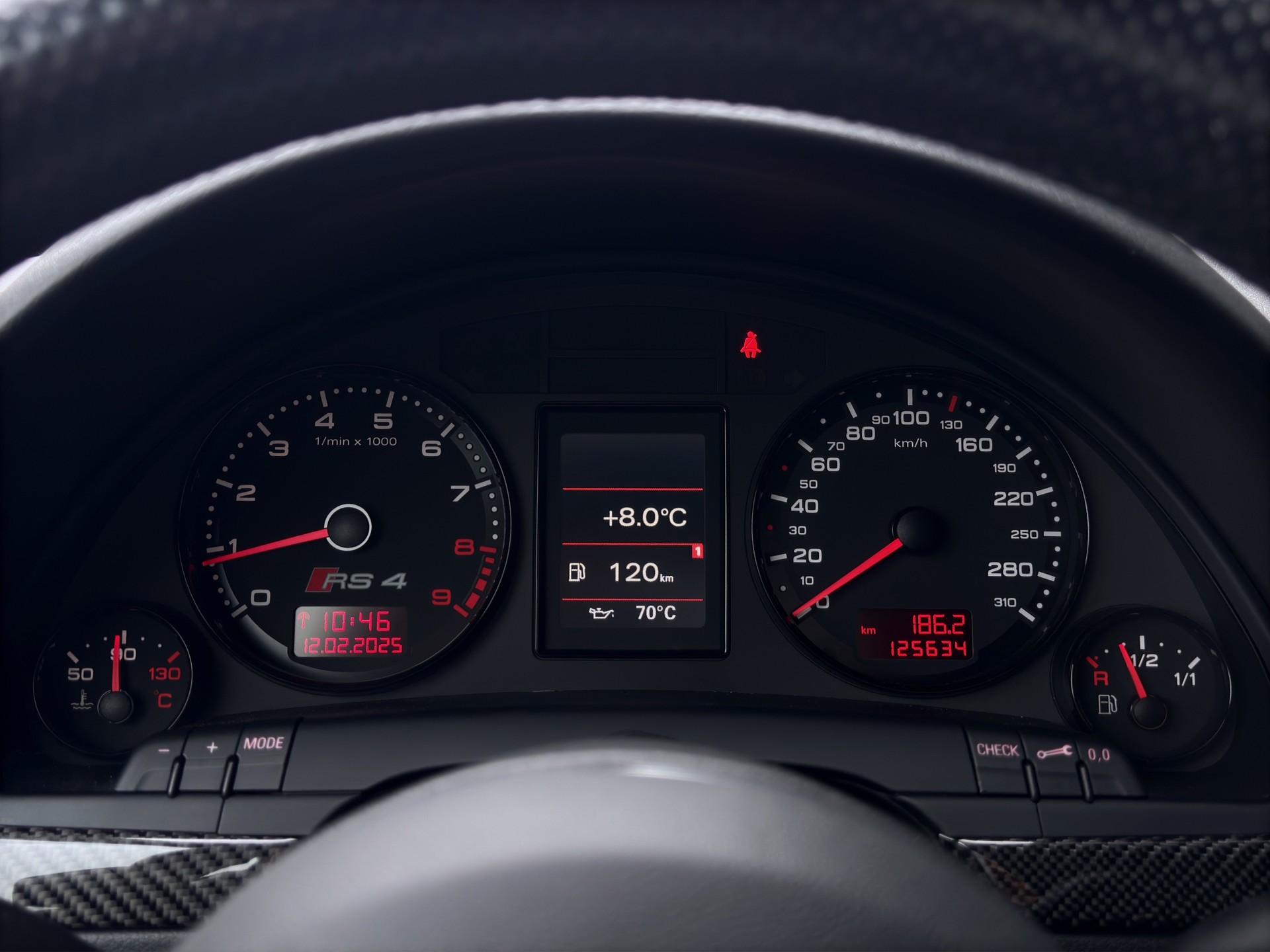 AUDI RS4 Limousine 4.2 V8 quattro-image-8